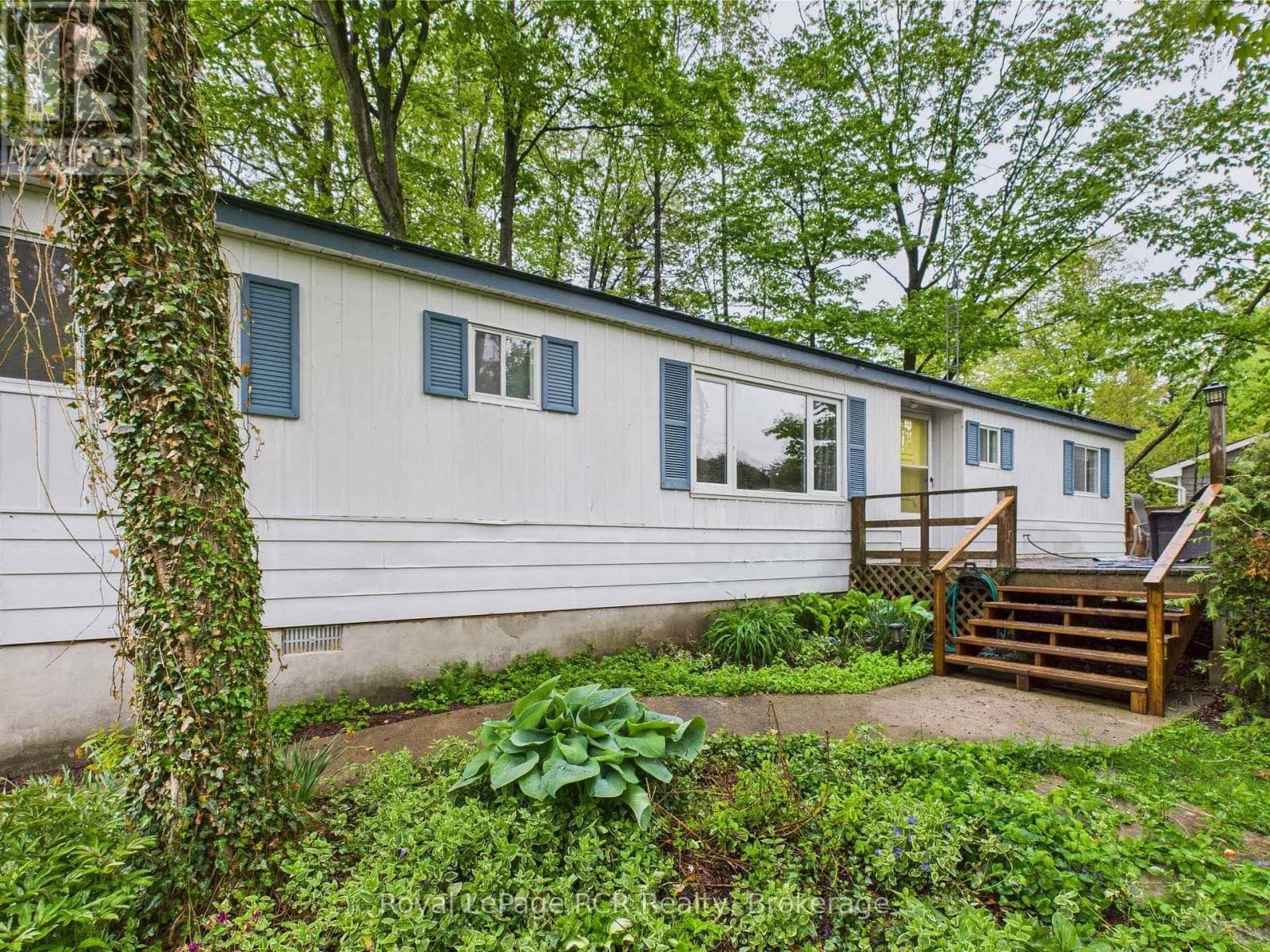 112 HURON ROAD in