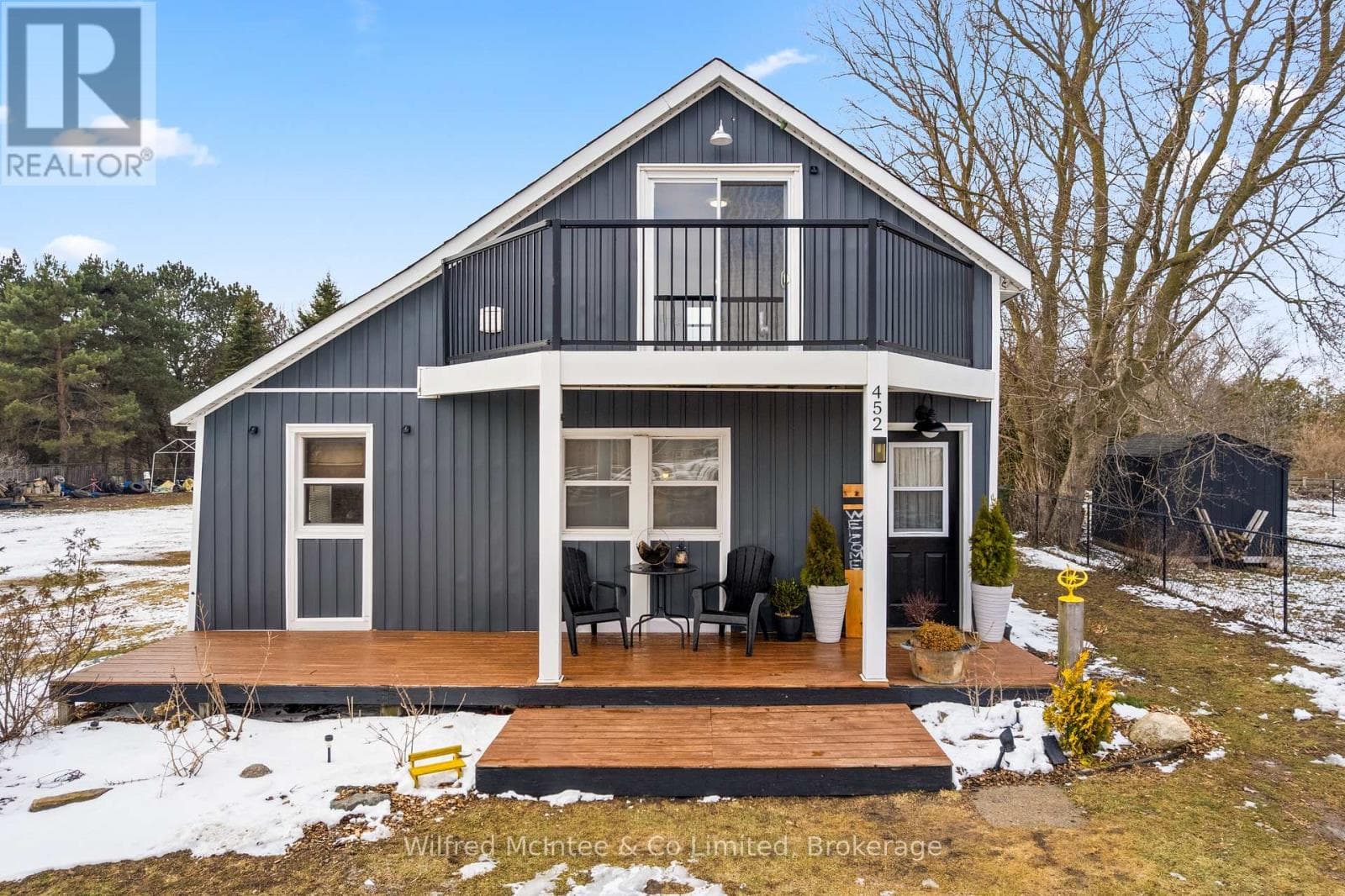 452 QUEEN STREET in
