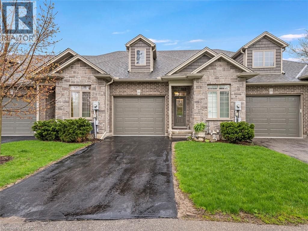41 GARDEN Avenue Unit# 18 in