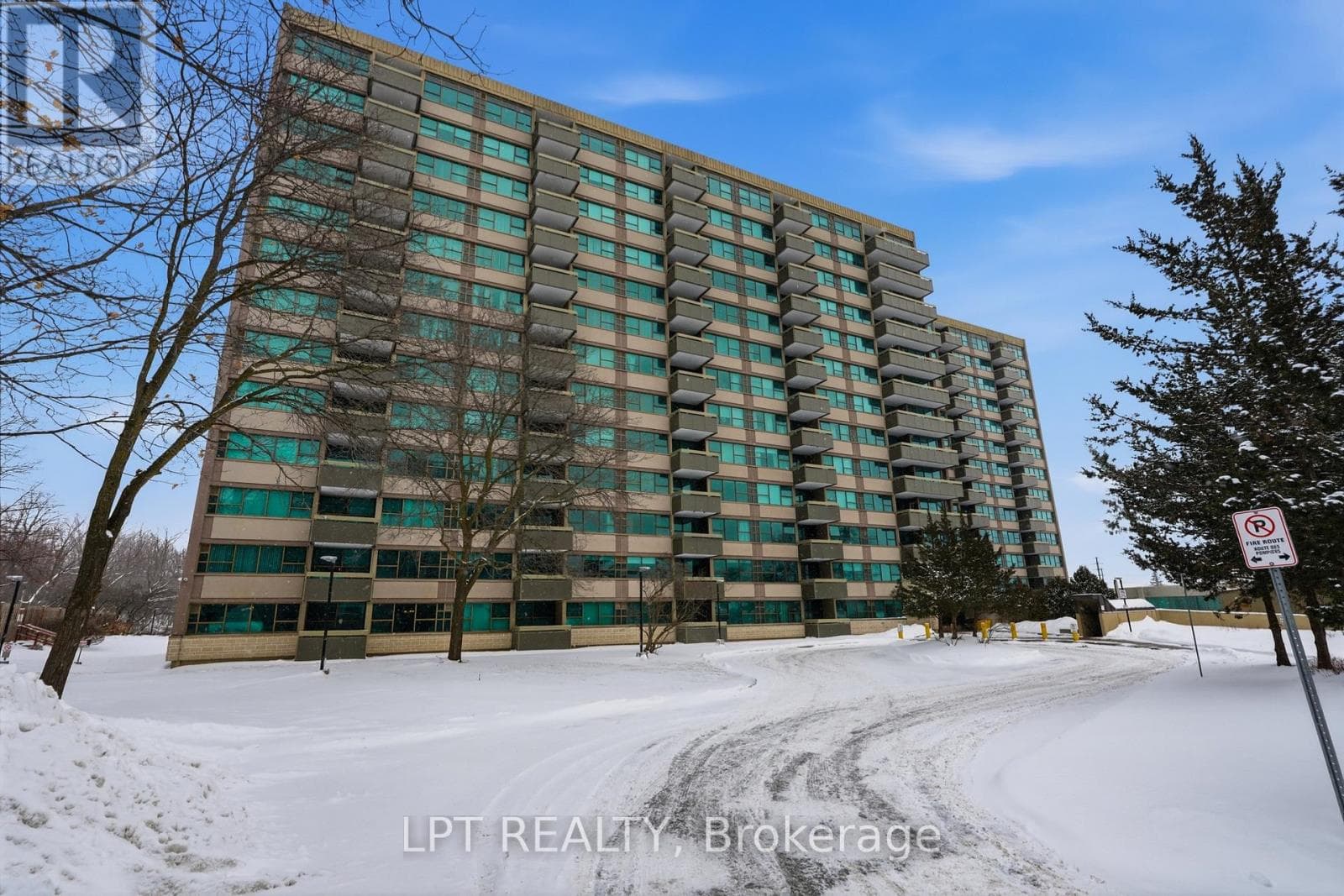 1112 - 555 BRITTANY DRIVE in MANOR PARK