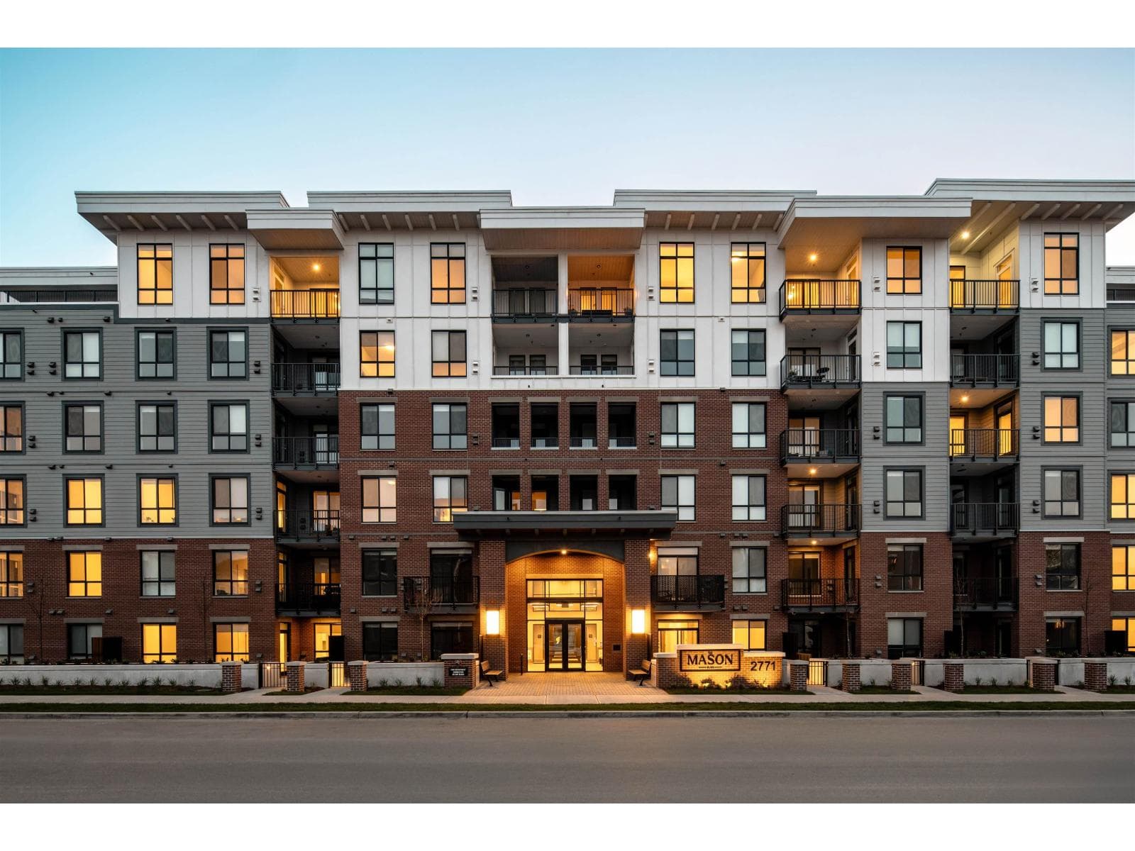 206 2771 MONTROSE AVENUE in Historic Downtown