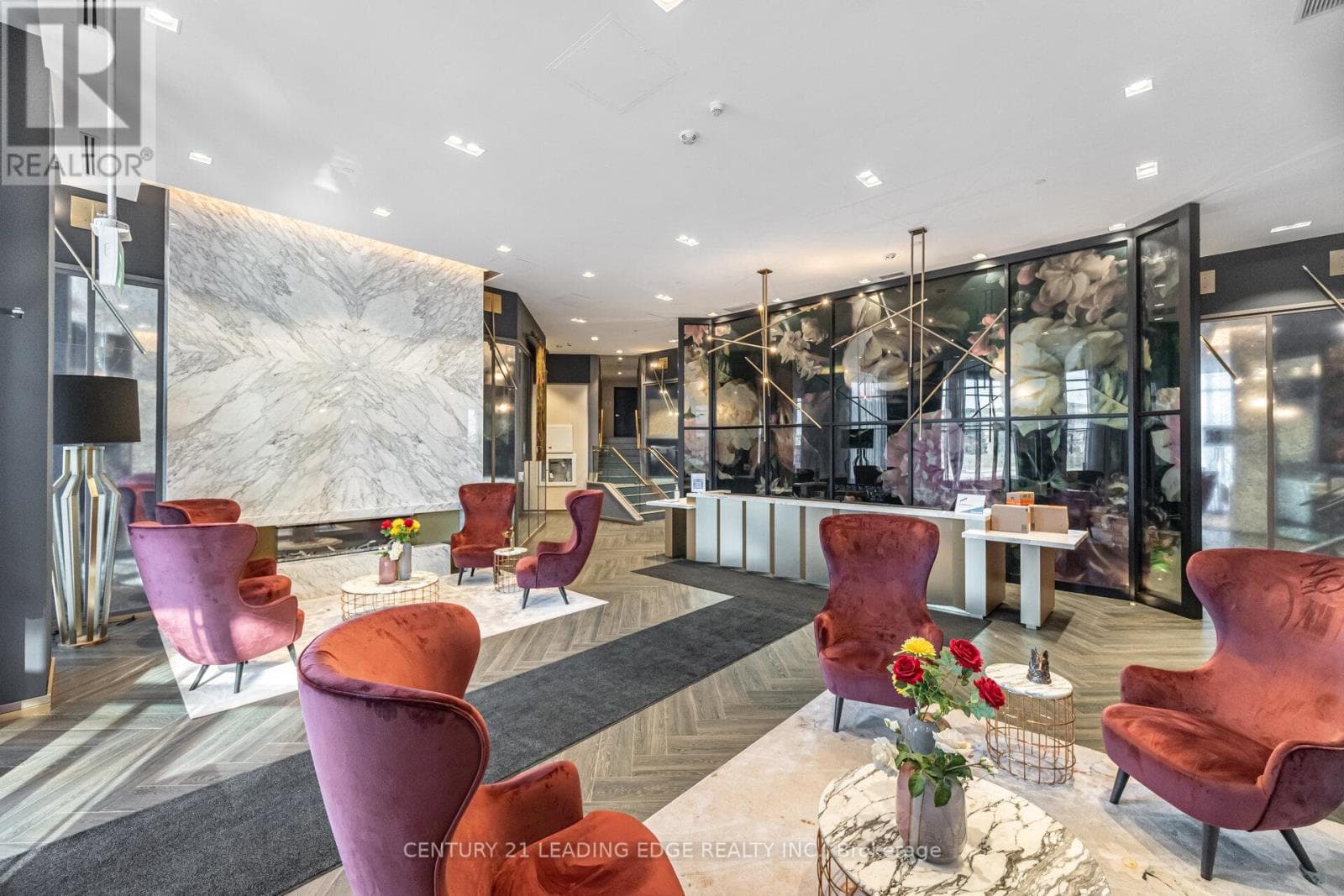 317 - 405 DUNDAS STREET W in River Oaks