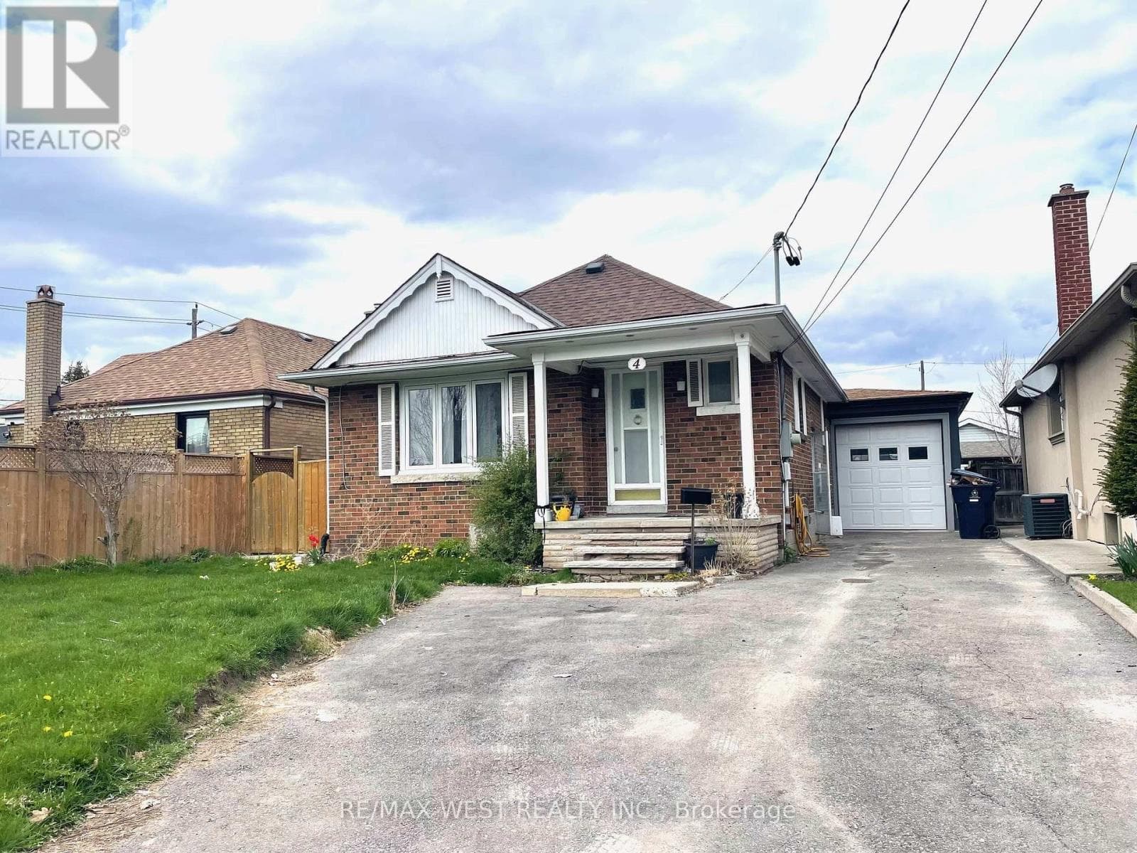 4 PARKCHESTER ROAD in Brookhaven-Amesbury