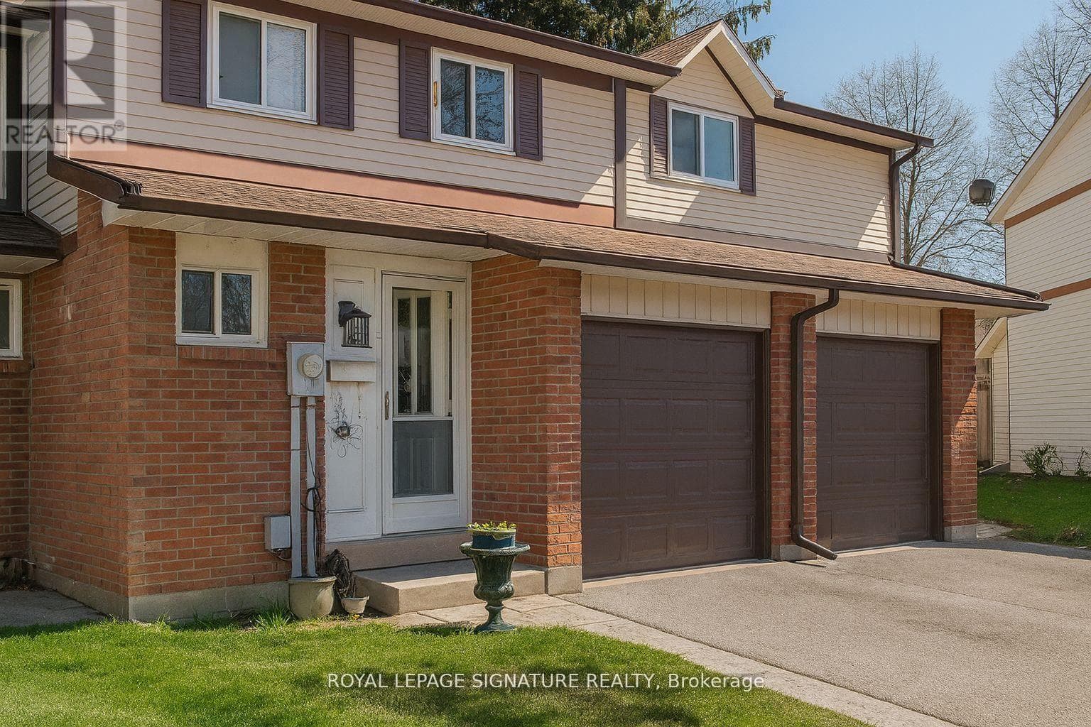 44 PARKER CRESCENT in Clover Ridge