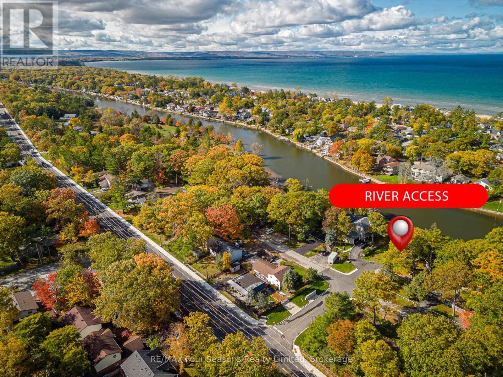24 INDIANOLA CRESCENT in