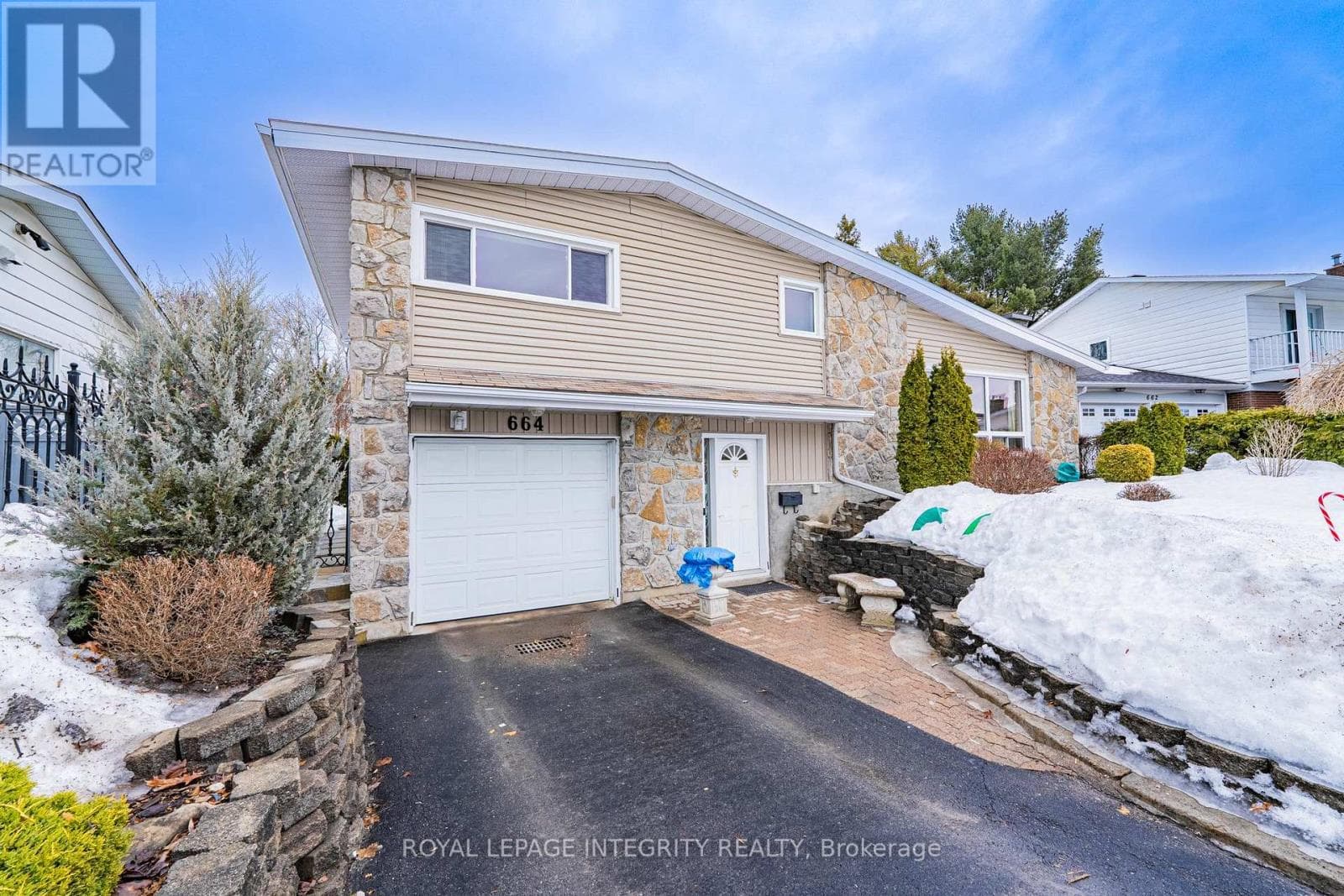 664 GLENHURST CRESCENT in ROTHWELL HEIGHTS - BEACON HILL NORTH