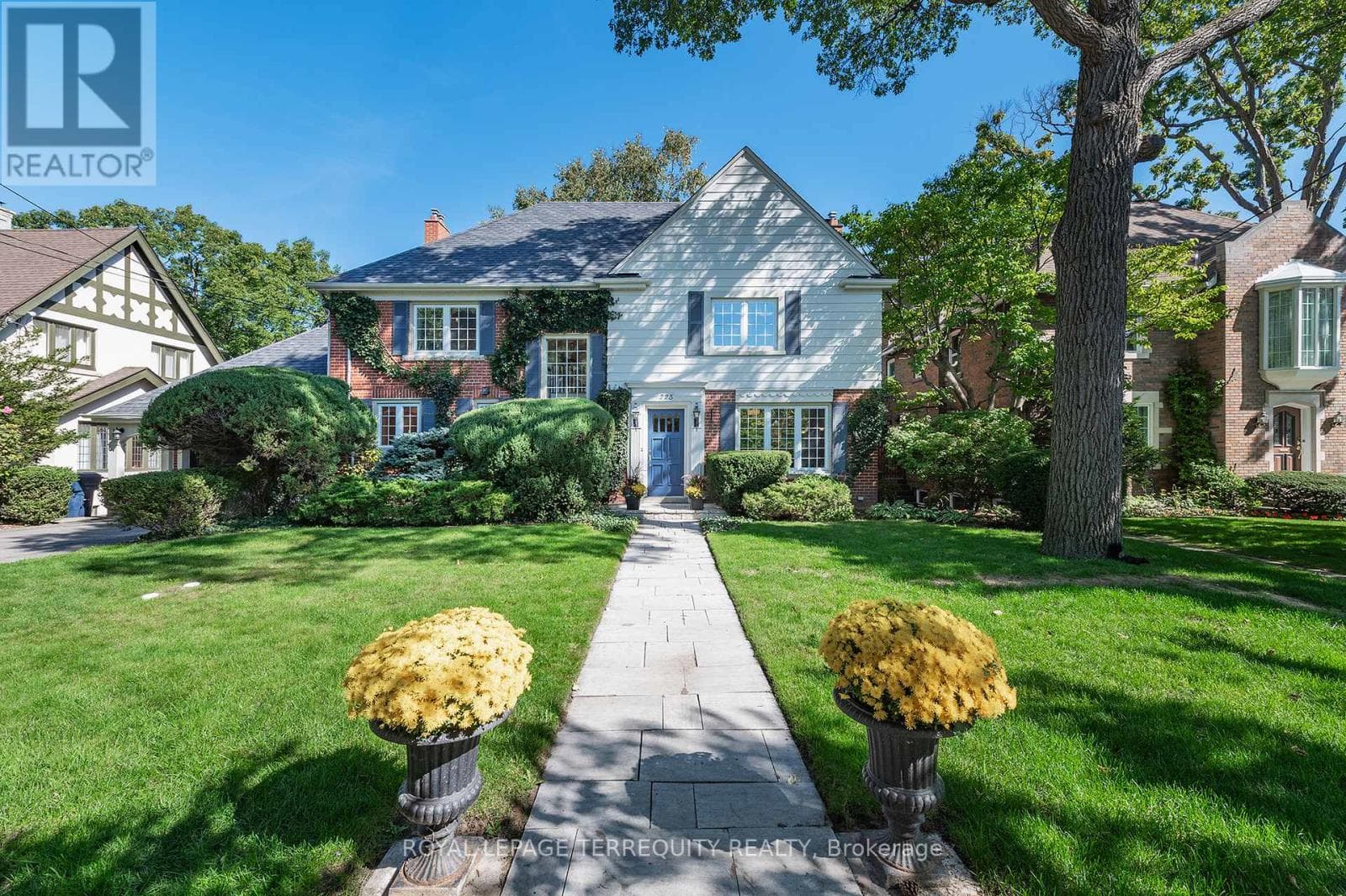 223 RIVERSIDE DRIVE in High Park-Swansea