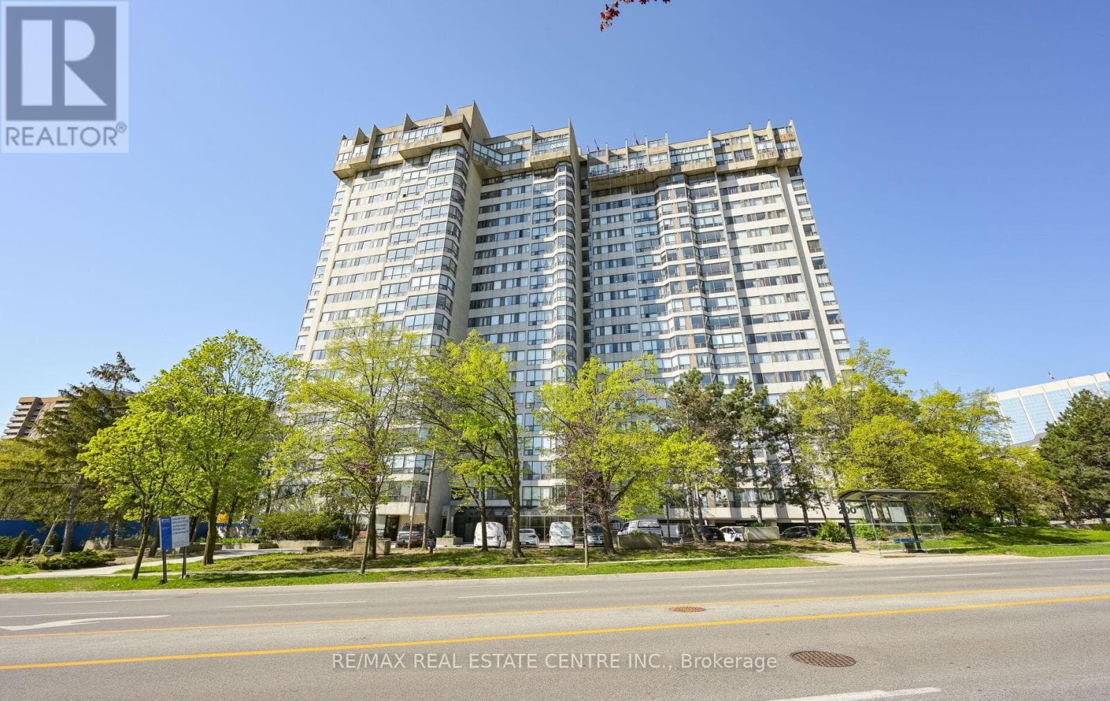 2006 - 200 ROBERT SPECK PARKWAY in City Center