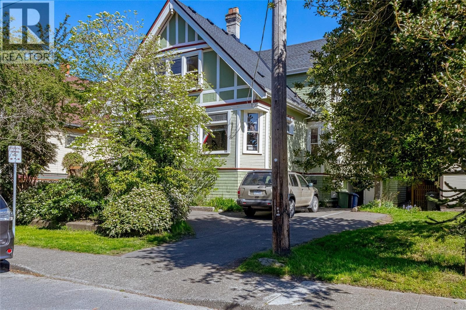143 GOVERNMENT STREET in James Bay