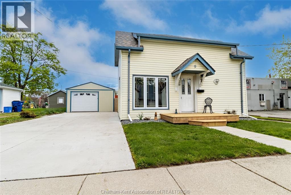9 Woods STREET in