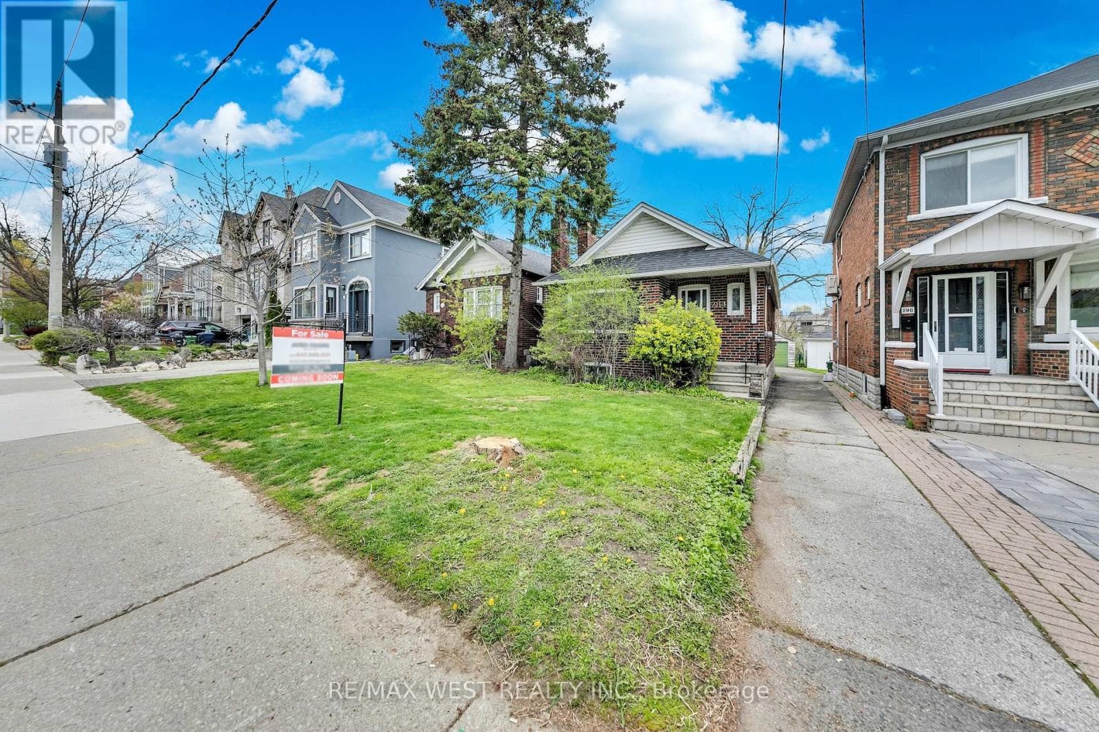 284 FAIRLAWN AVENUE in Lawrence Park North