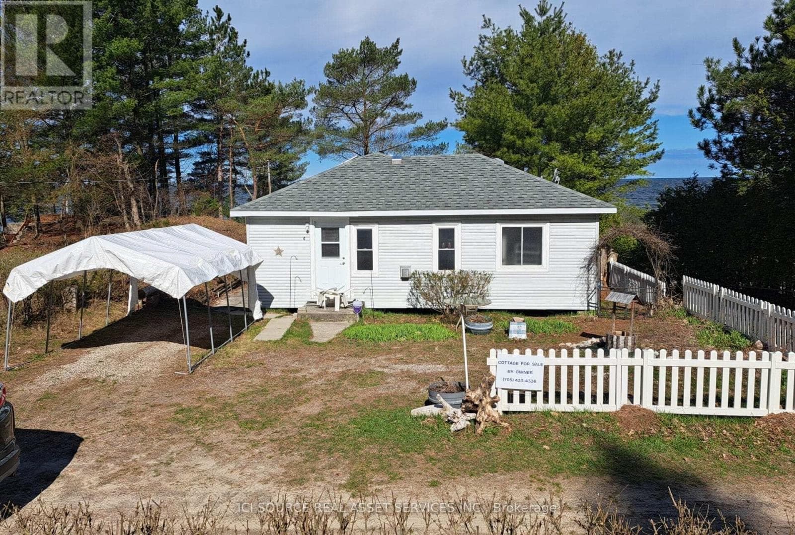 4 PINEWOOD DRIVE in