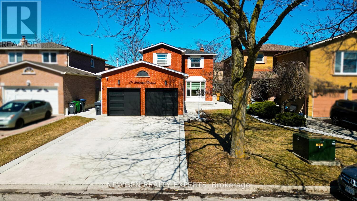 19 STILLWATER CRESCENT in ROYAL ORCHARD