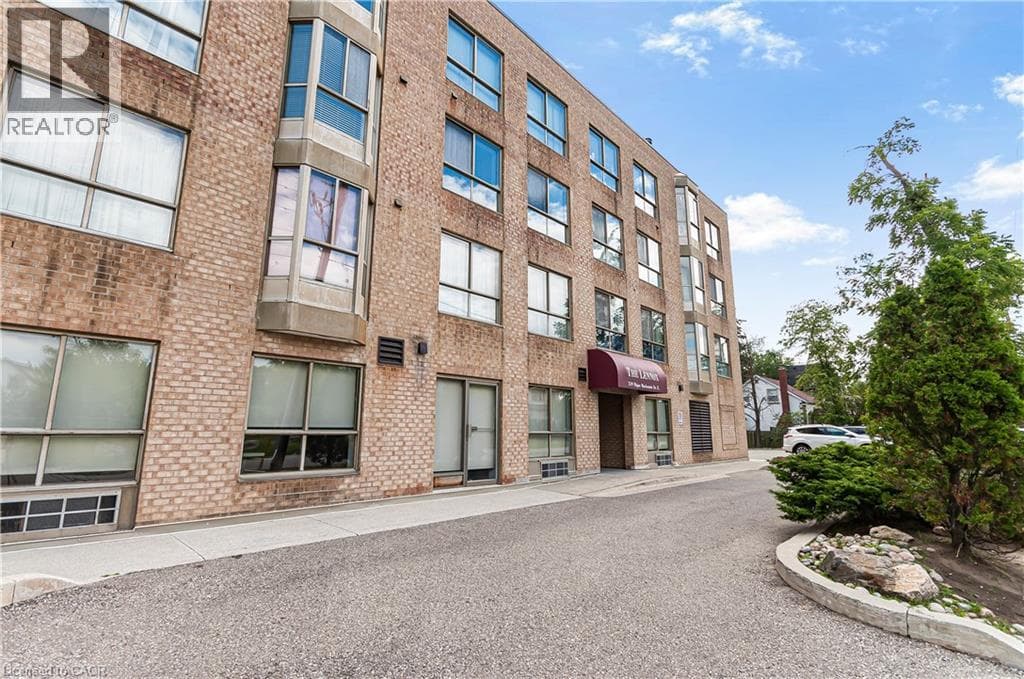 249 E MAJOR MACKENZIE Drive E Unit# 106 in Richmond Hill C
