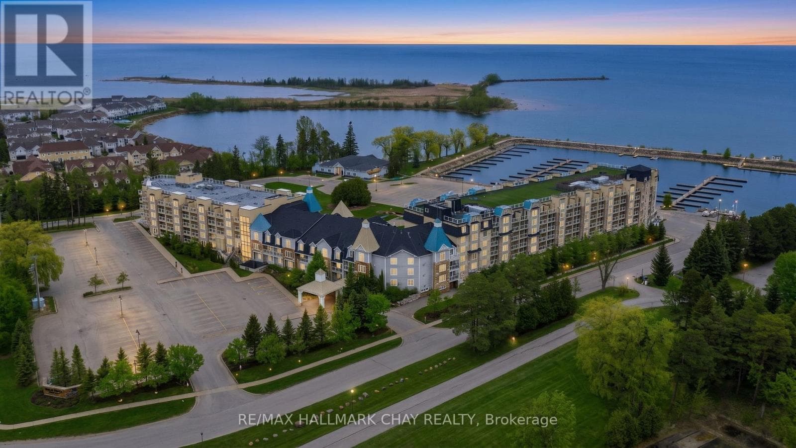 6411/6413 - 9 HARBOUR STREET E in