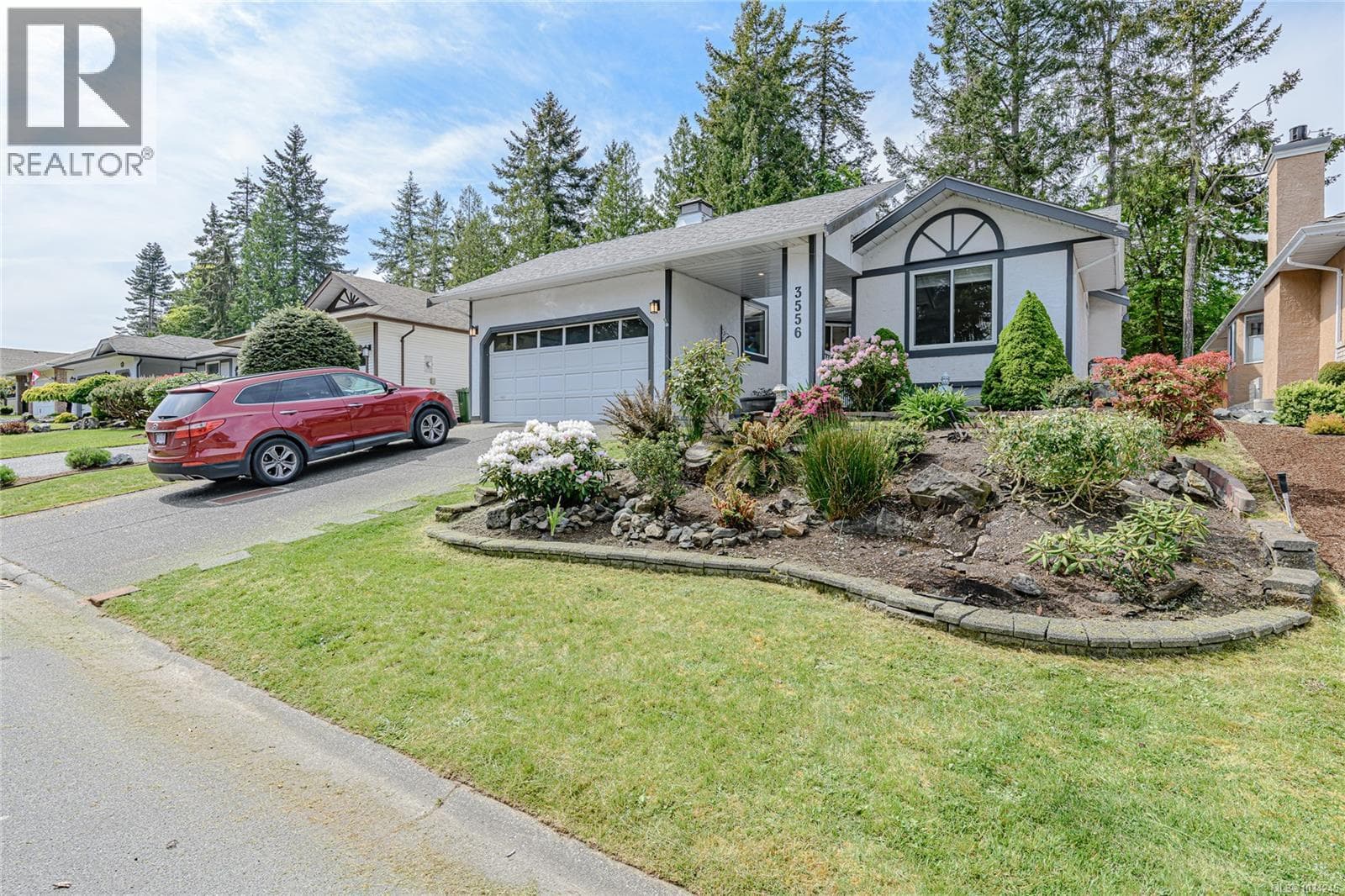 3556 Arbutus Dr S in