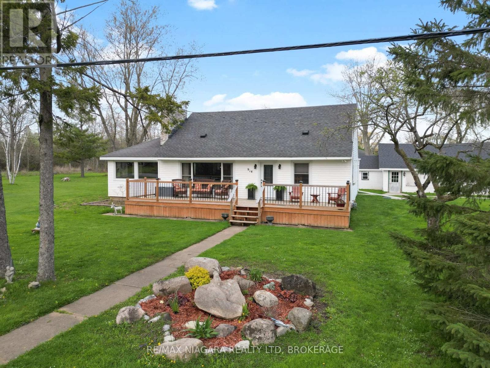 914 OAKHILL BOULEVARD in
