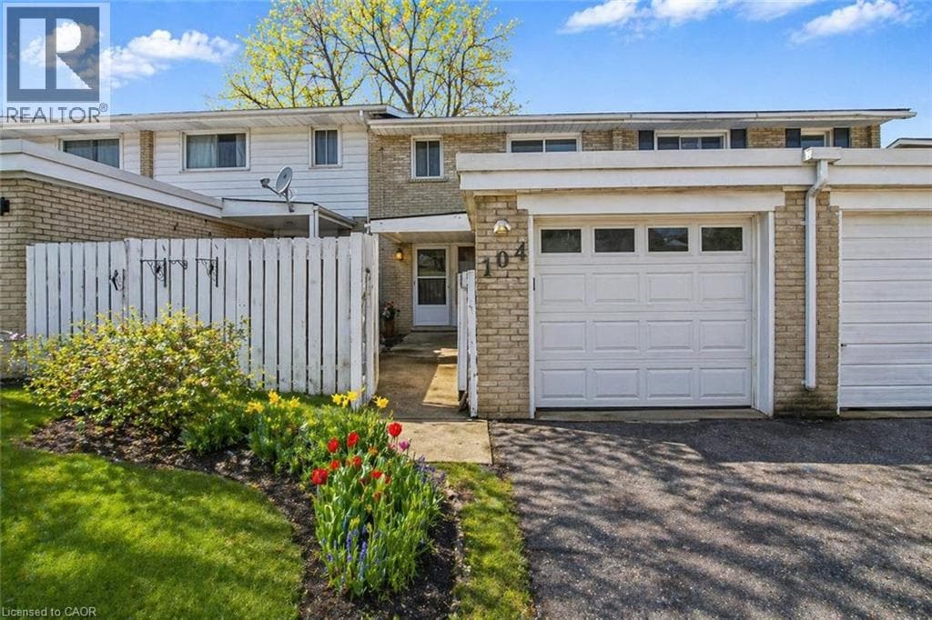 104 RALGREEN CRESCENT in Forest Heights/Forest Hill/Lakeside