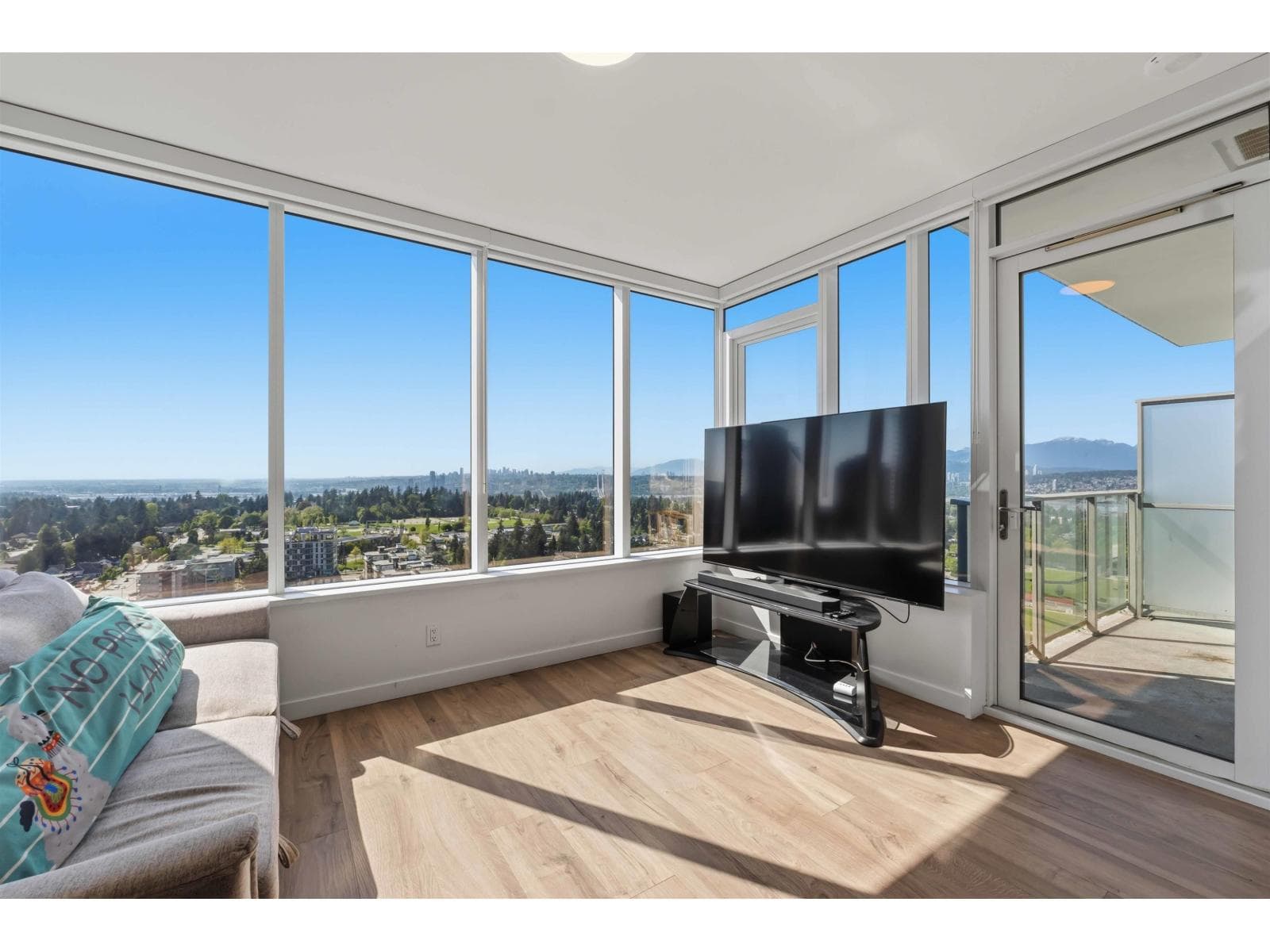 2801 10448 UNIVERSITY DRIVE in Whalley