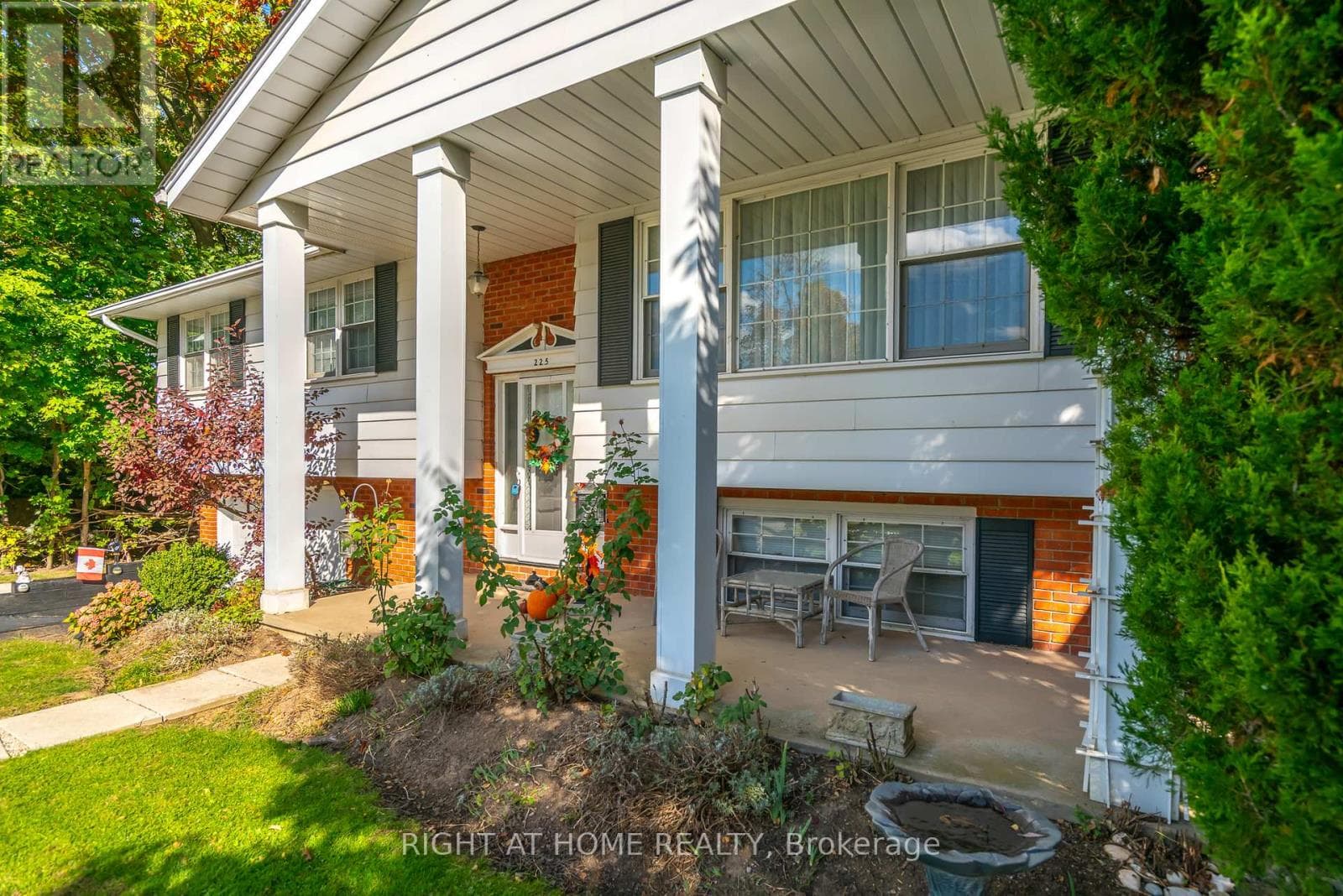 225 ANNE STREET in