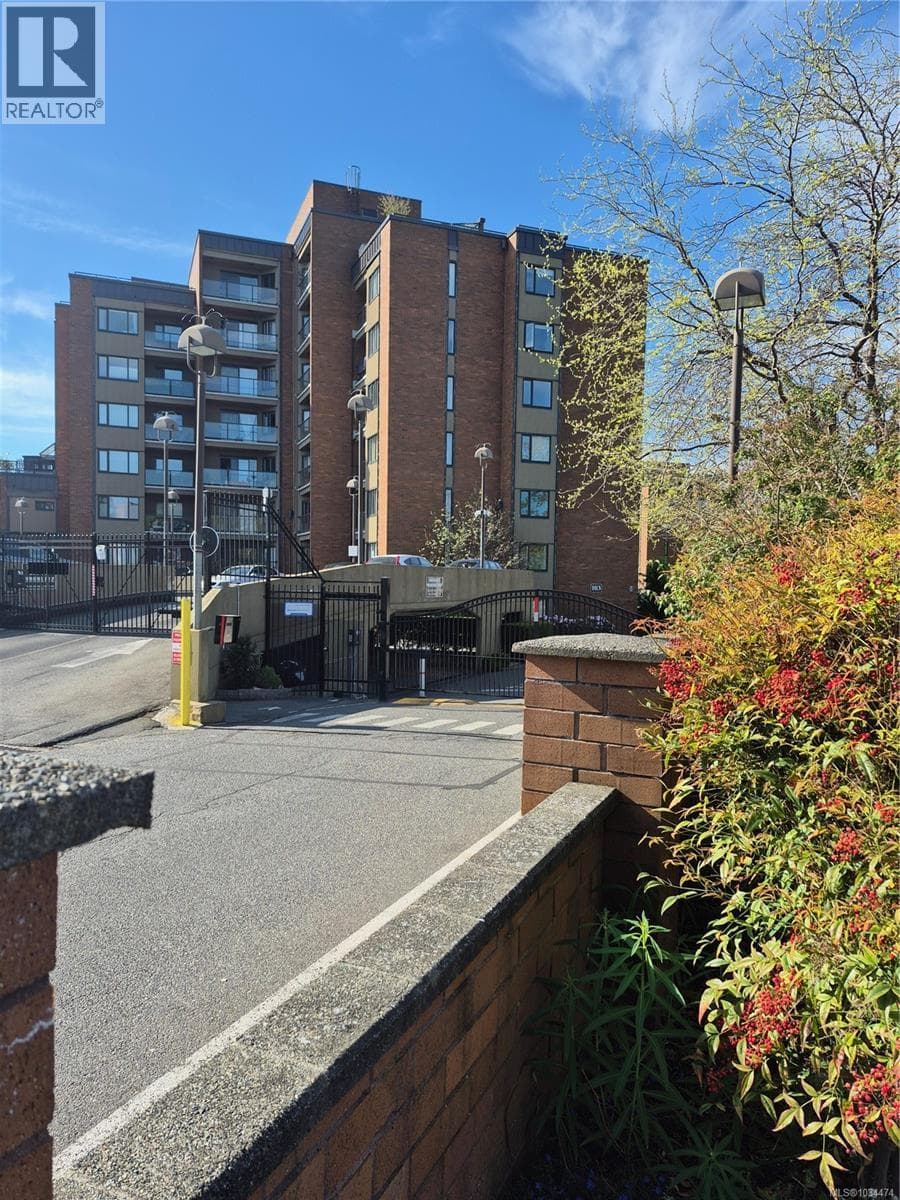 305 103 GORGE ROAD EAST in Burnside