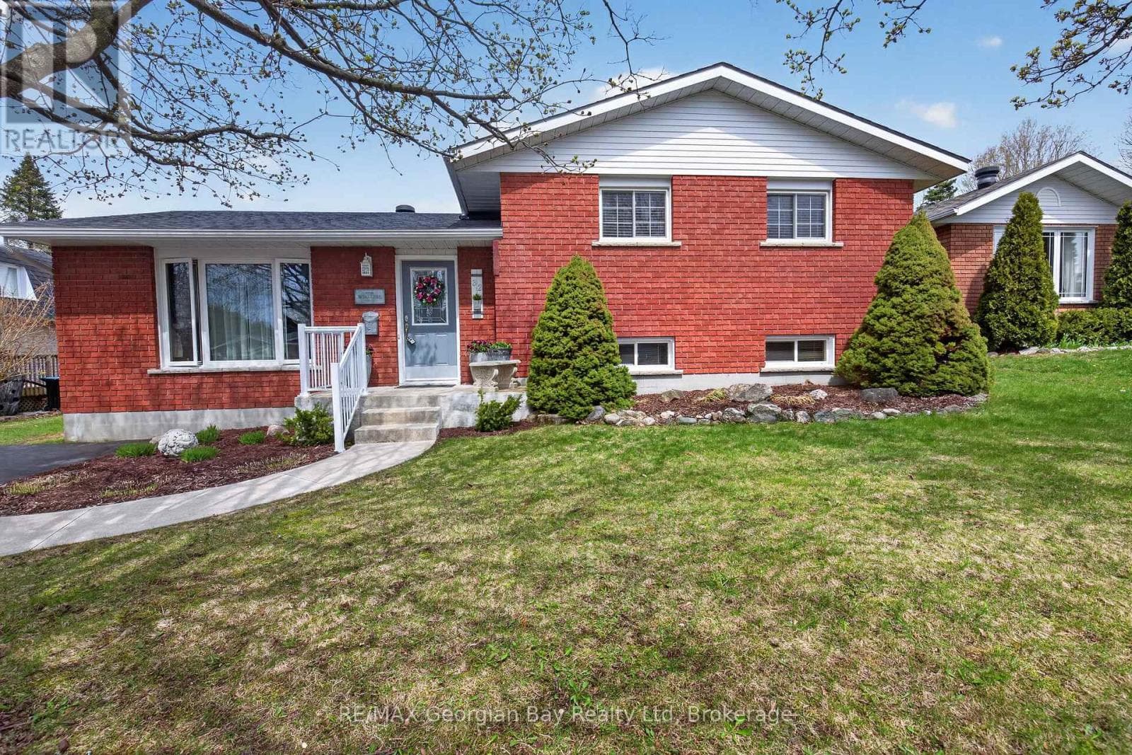 32 BONAVENTURE PLAZA in