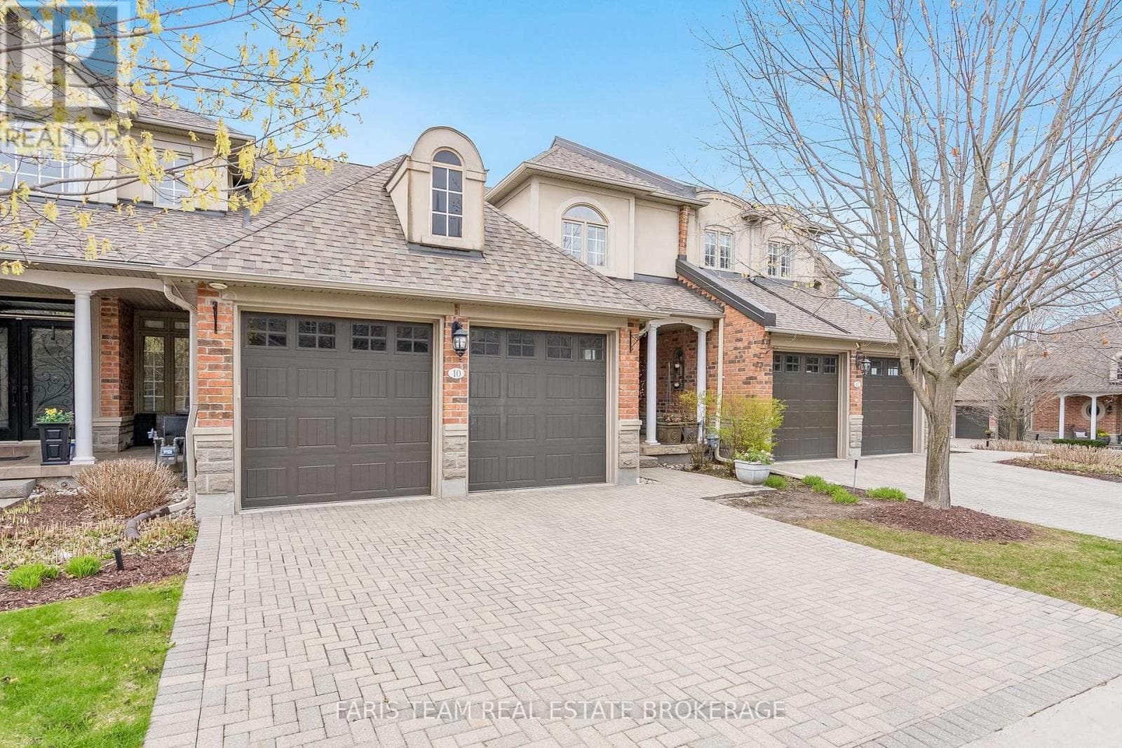 10 WILTON TRAIL in Aurora South East