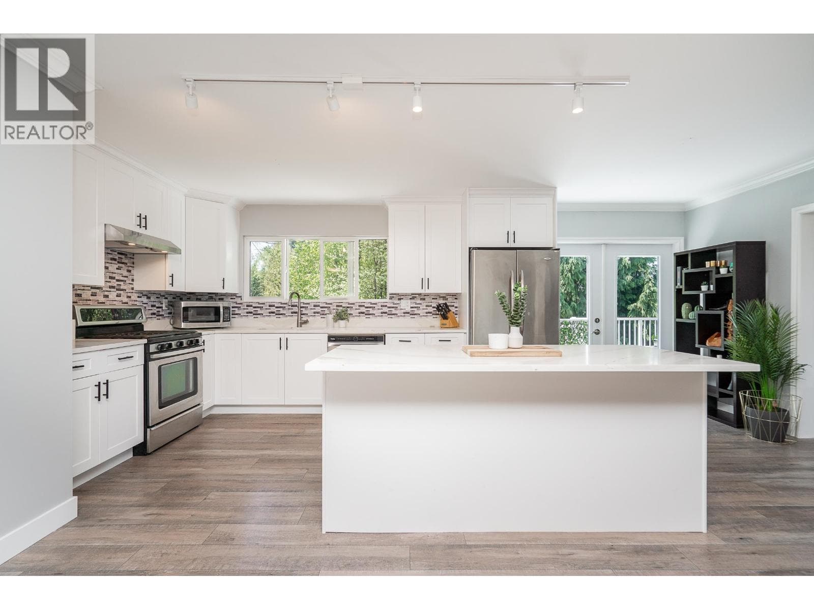 3158 MARINER WAY in