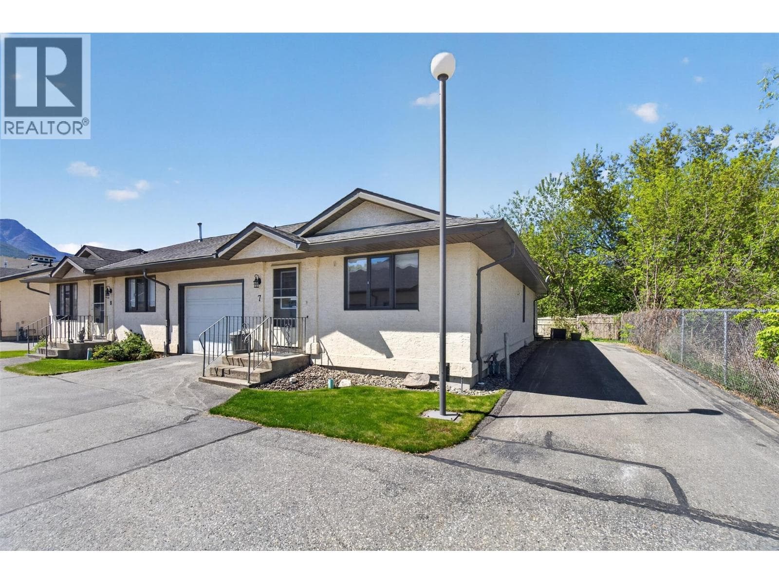 780 10 Street SW Unit# 7 in