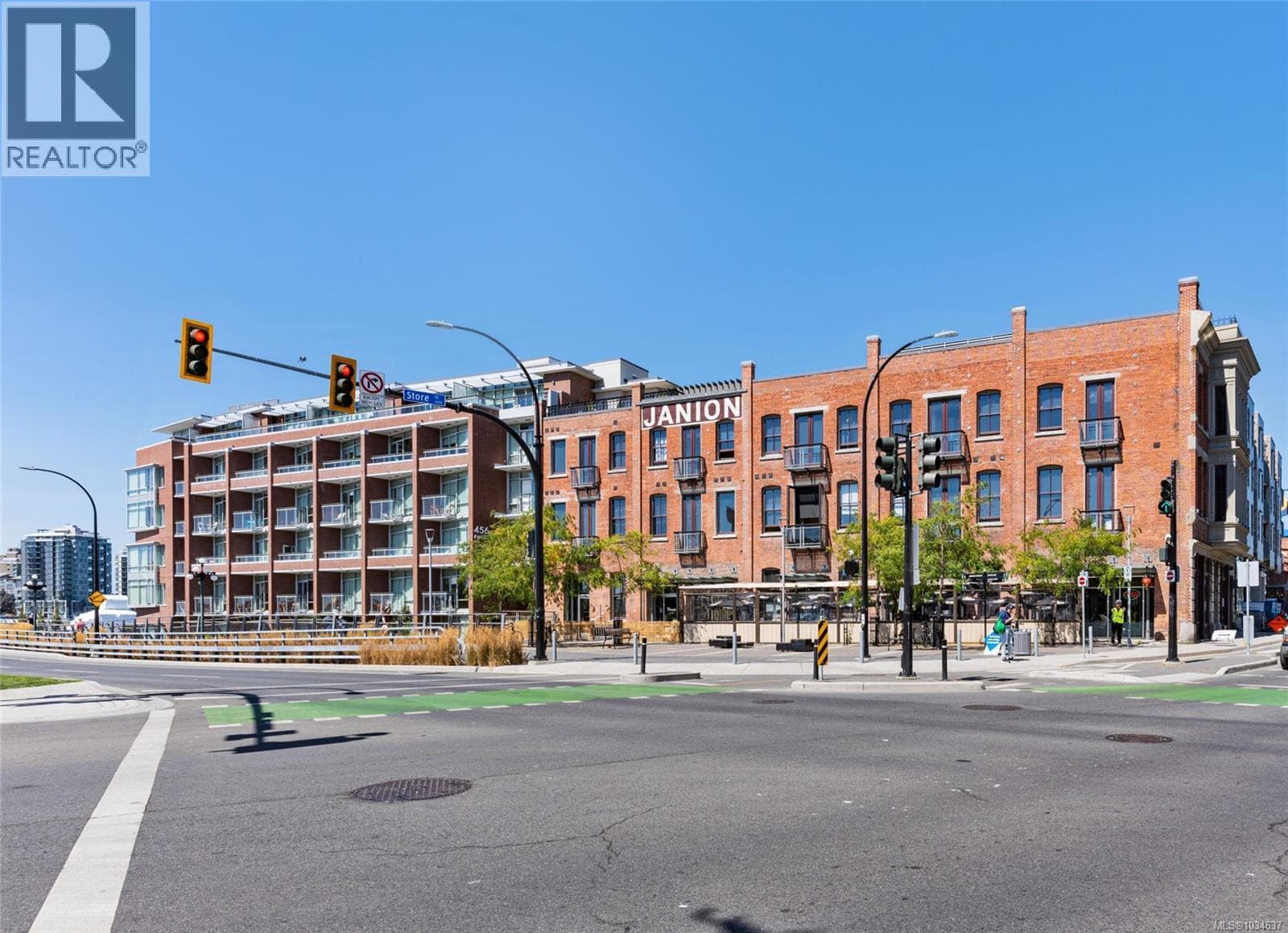 211 456 Pandora Ave in Downtown