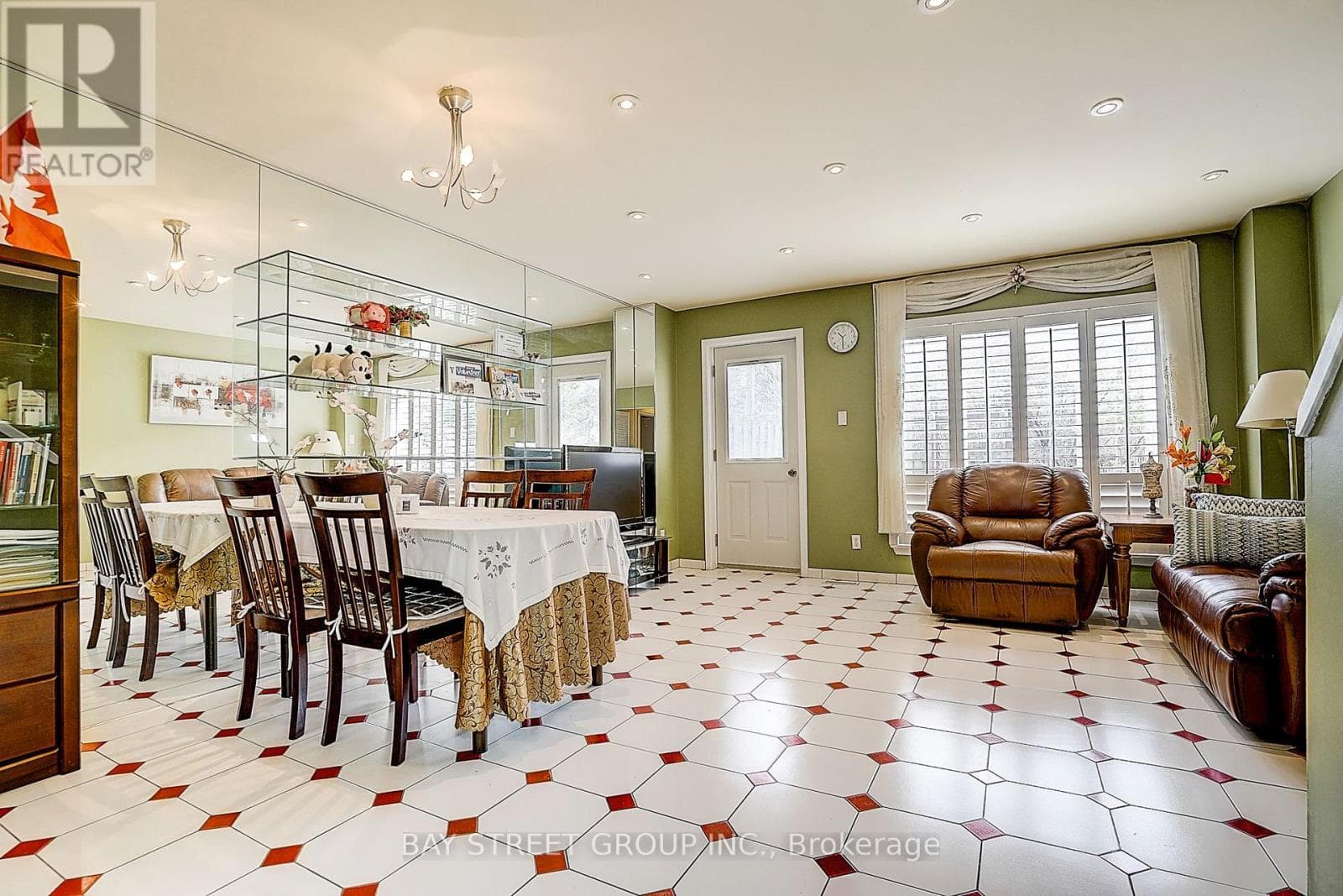 10 - 91 RAMEAU DRIVE in Hillcrest Village