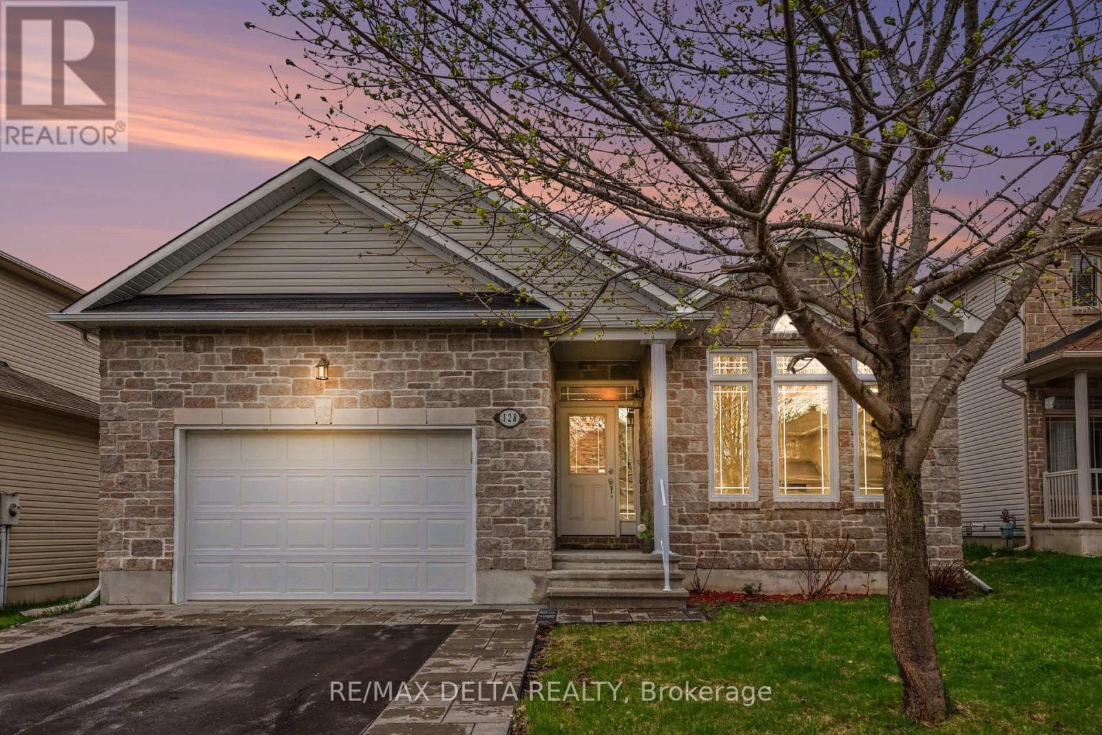 128 TOPAZE CRESCENT in