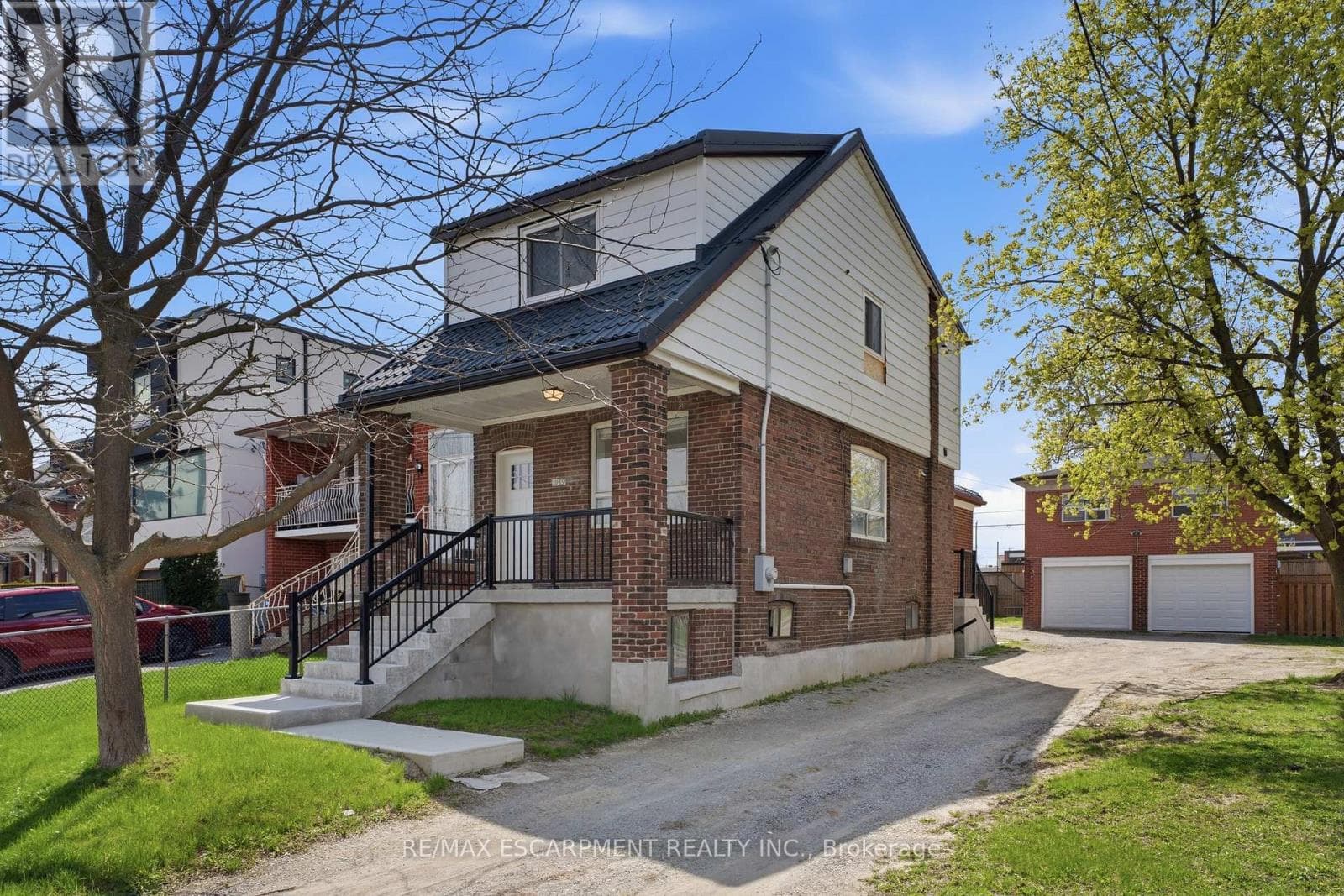 1049 GLENCAIRN AVENUE in Yorkdale-Glen Park