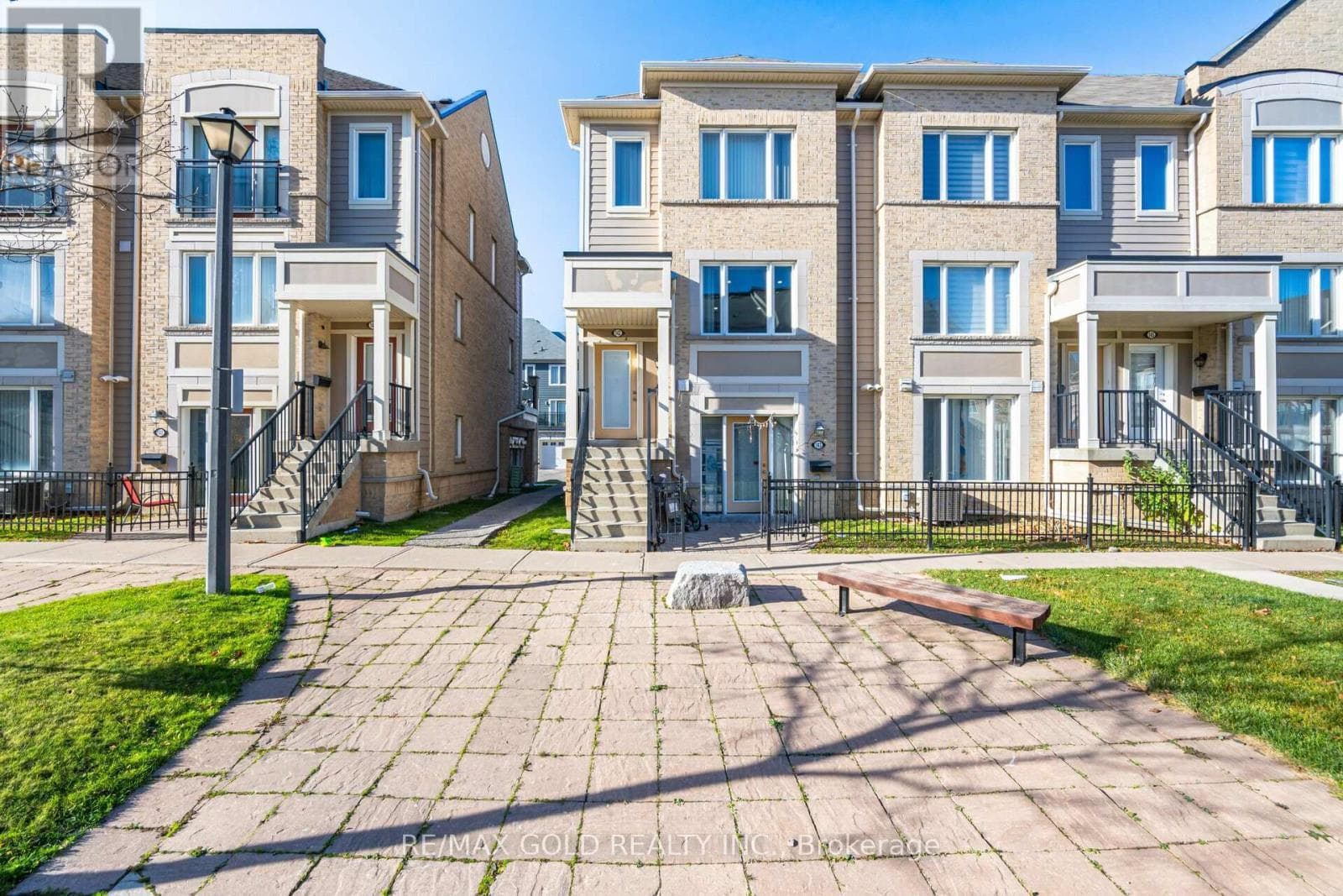 142 - 60 FAIRWOOD CIRCLE in SPRINGDALE