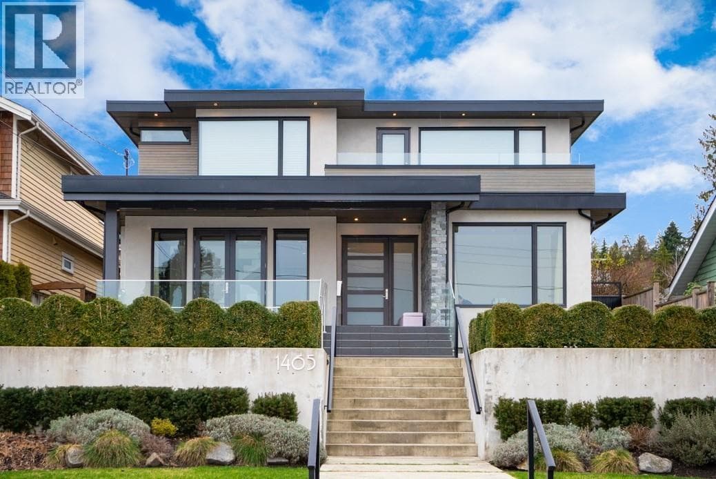 1465 JEFFERSON AVENUE in Dundarave