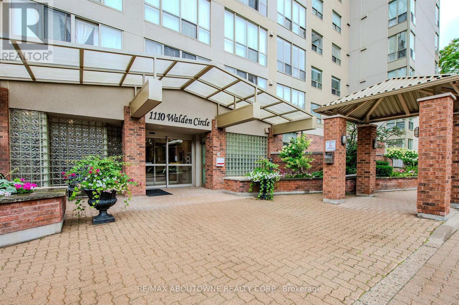 903 - 1110 WALDEN CIRCLE in Clarkson-Lorne Park
