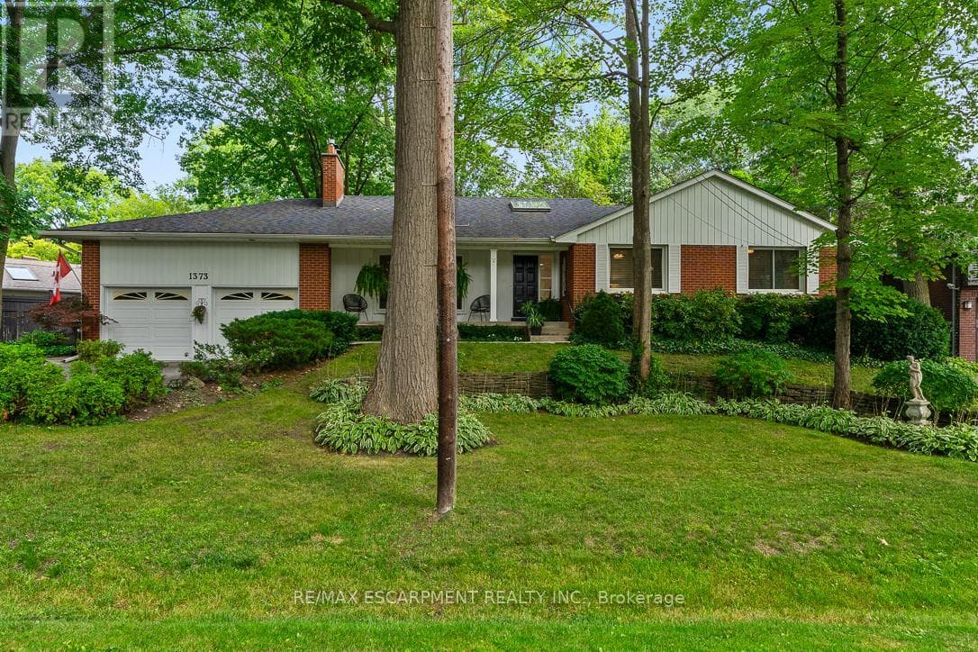 1373 QUEEN VICTORIA AVENUE in