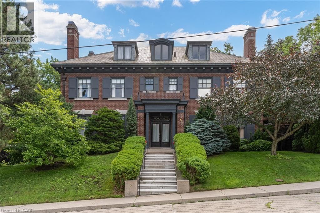 5 UNDERCLIFFE AVENUE in Durand