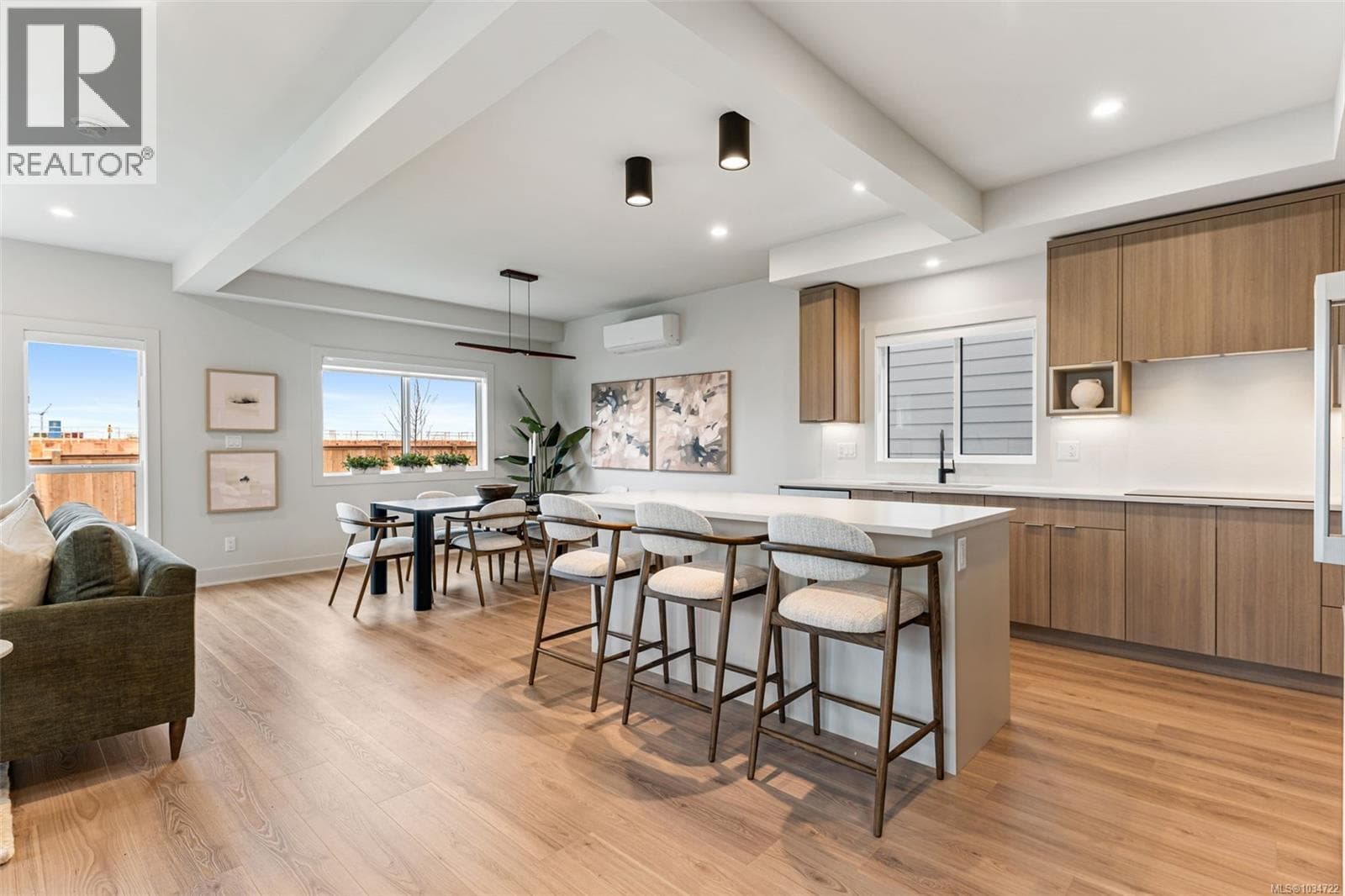3587 Temperate Pl in