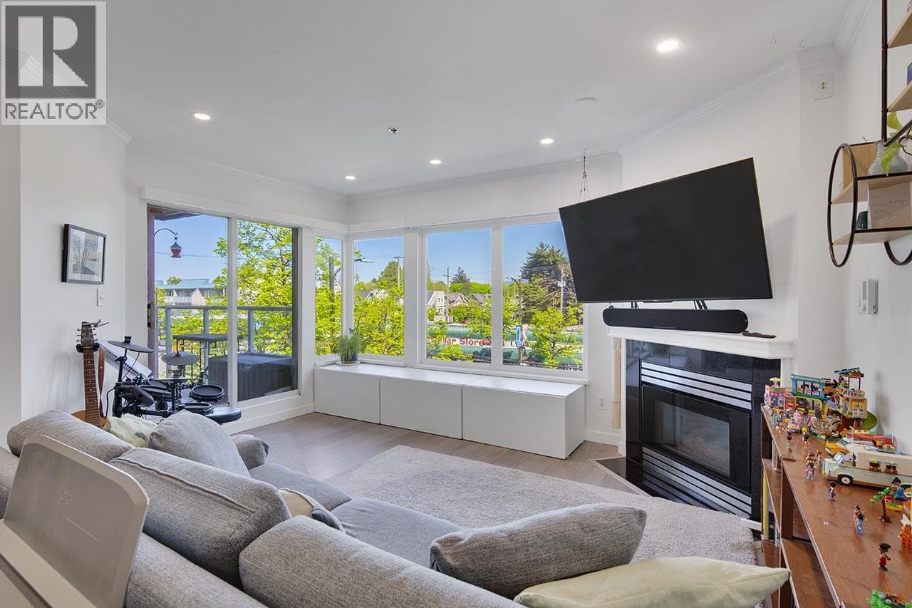 207 3280 W BROADWAY in Kitsilano