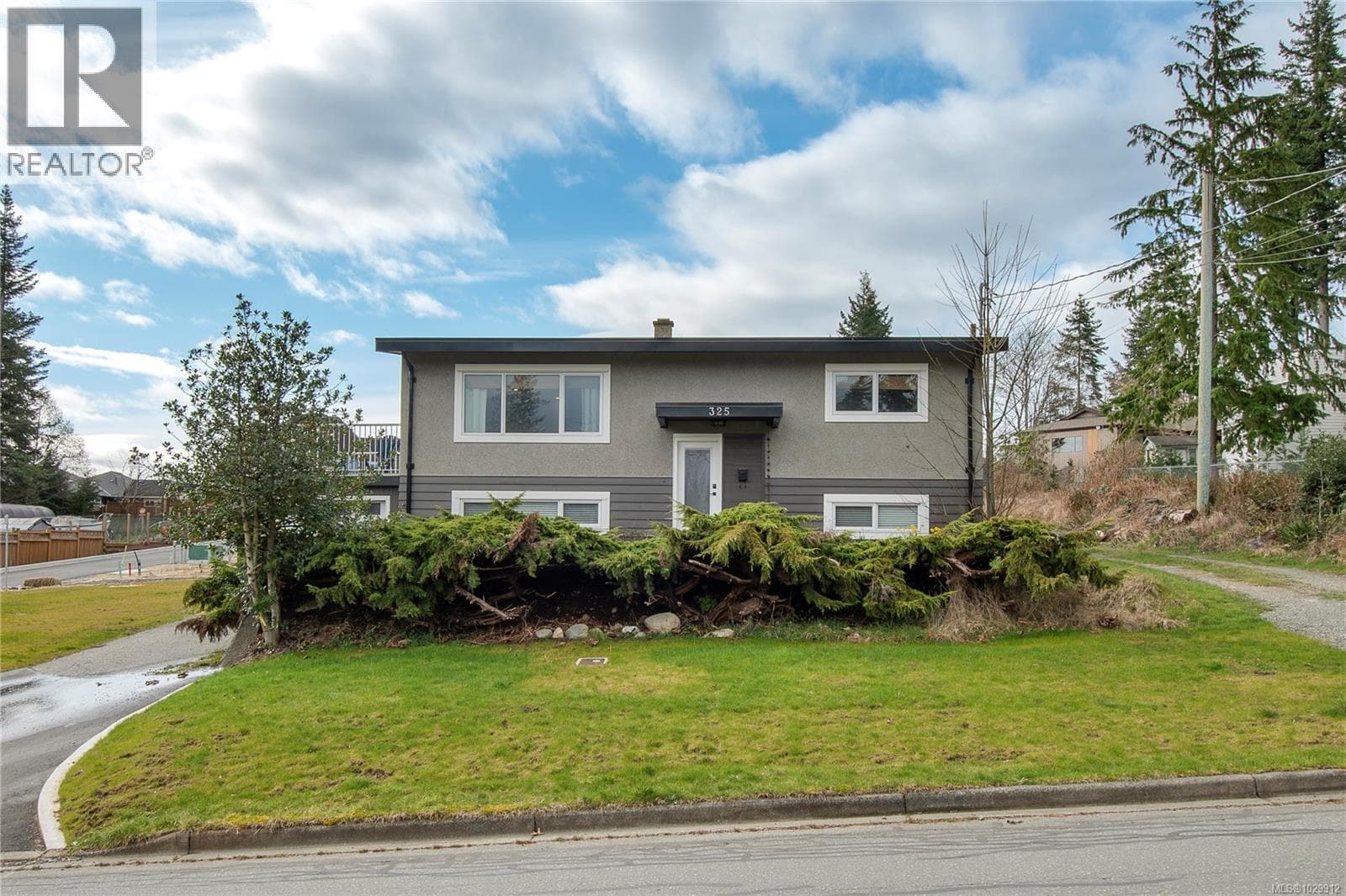 325 Twillingate Rd in