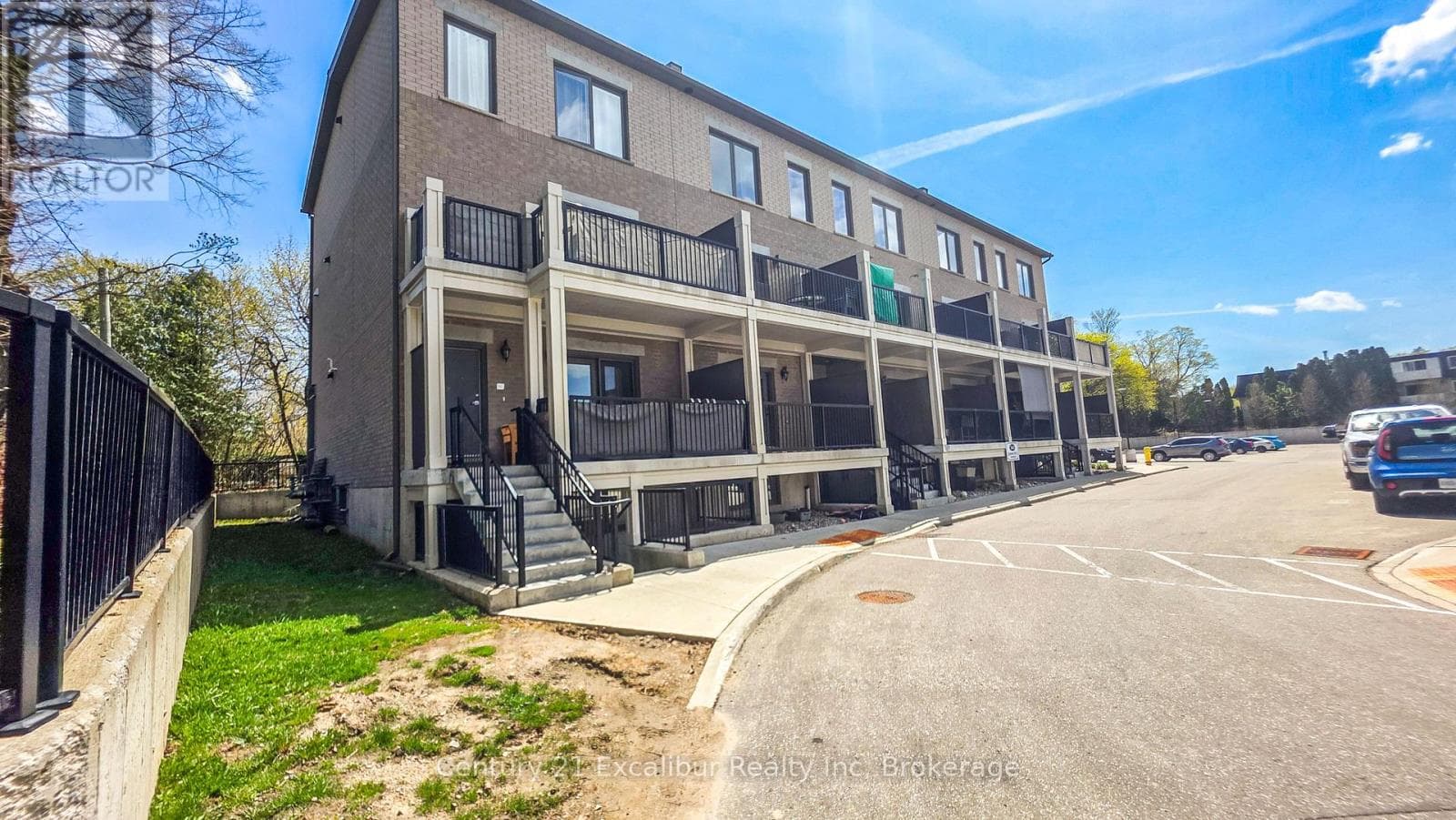 4B - 360 QUEEN STREET E in