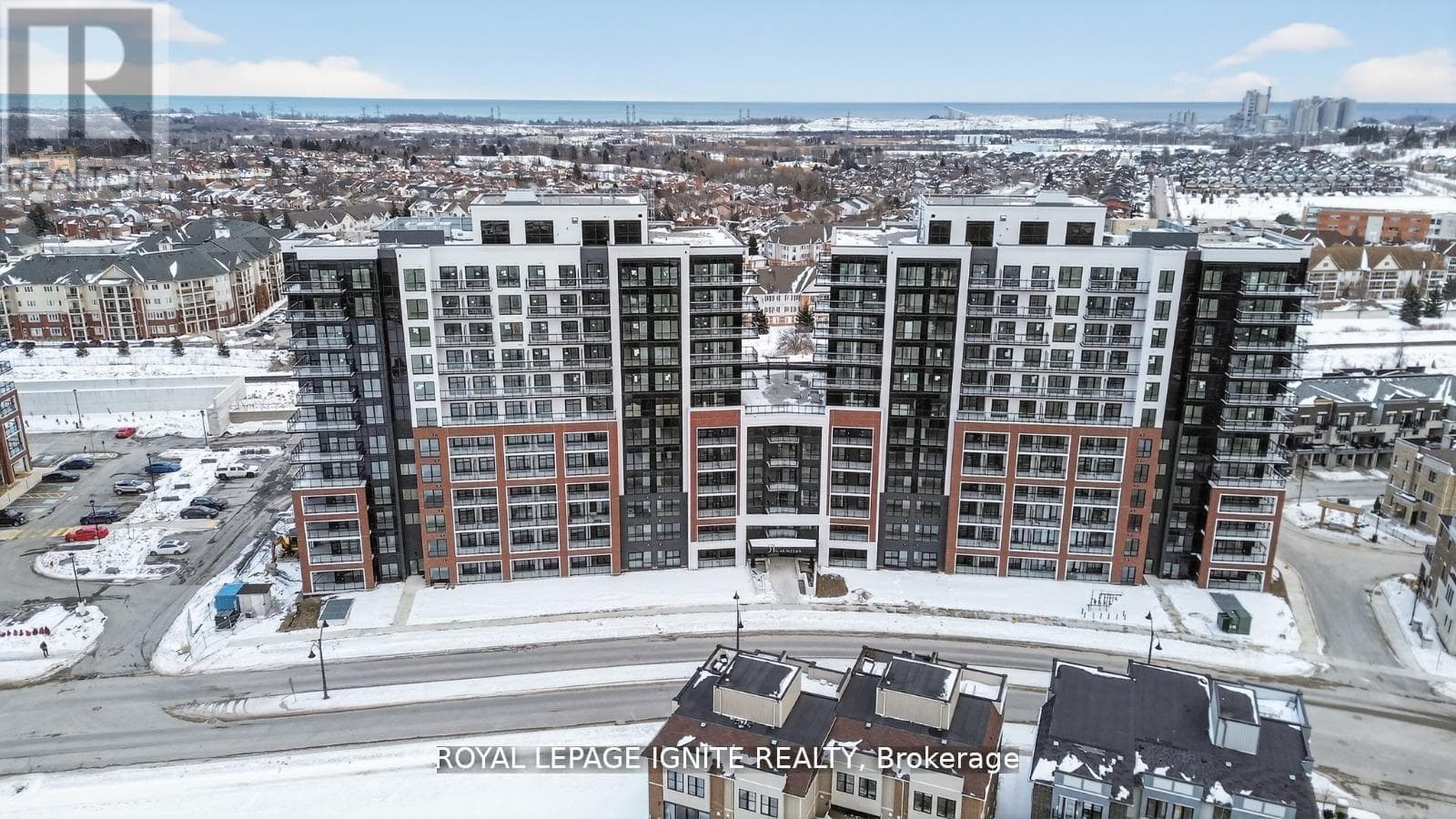 1124 - 51 CLARINGTON BOULEVARD in West Town Centre