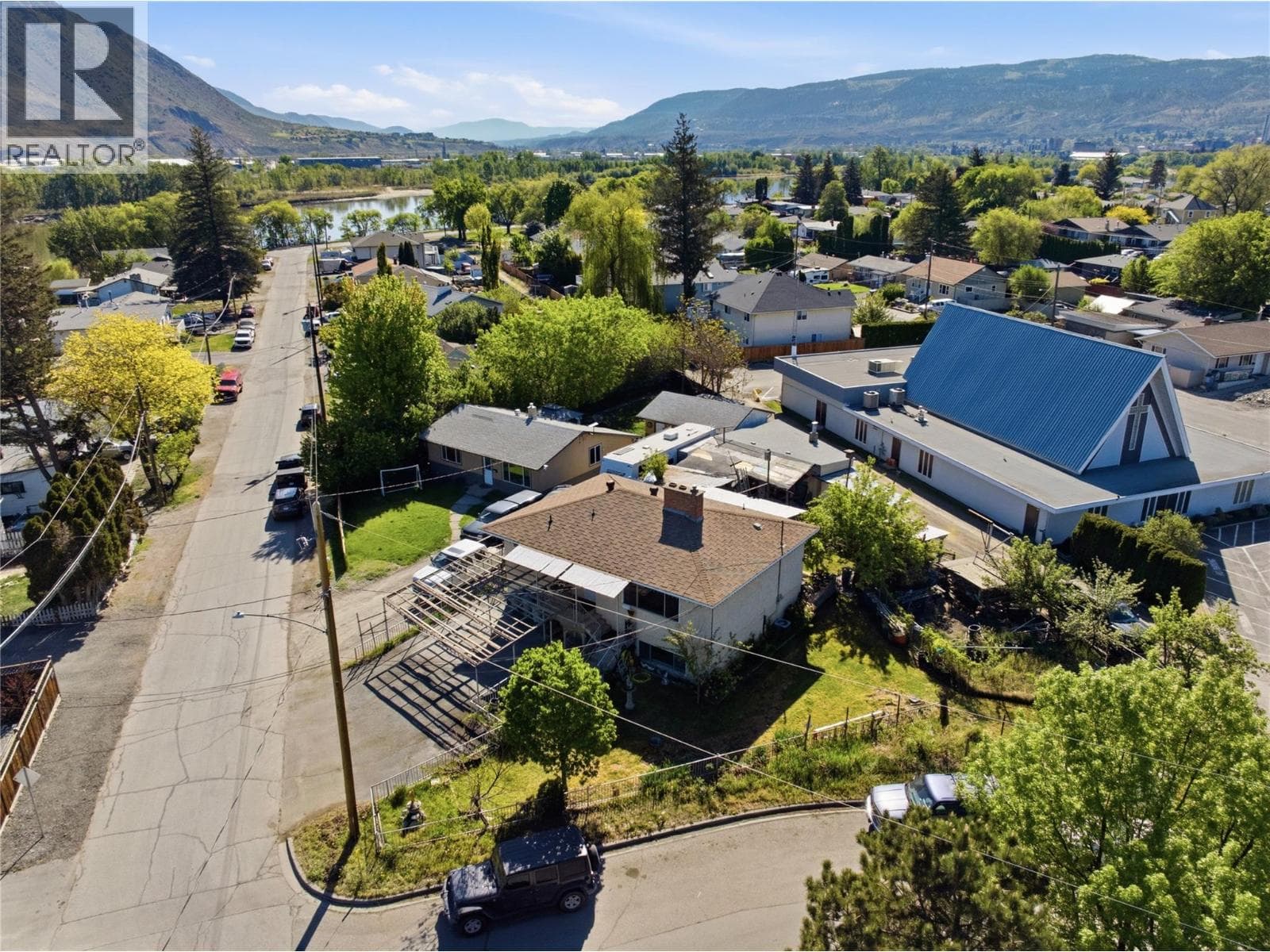 236 SPRUCE AVENUE in