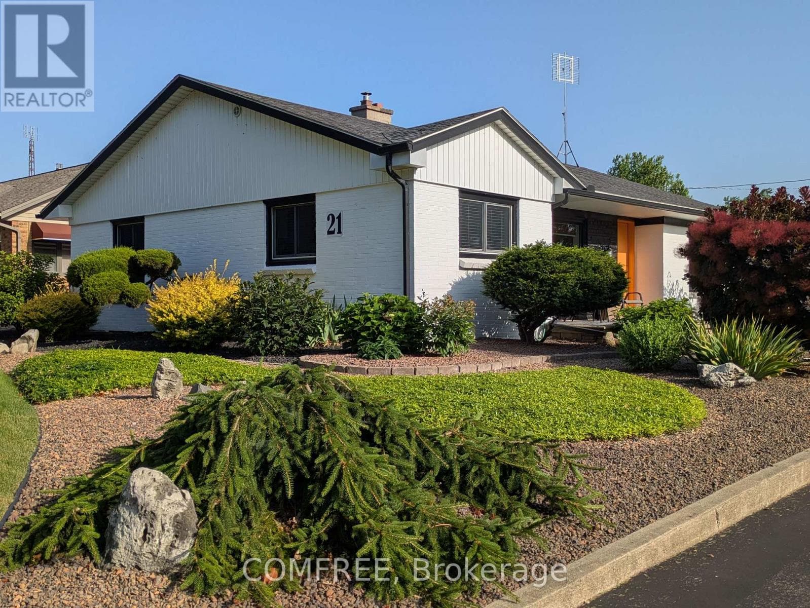 21 SEACLIFF DRIVE W in