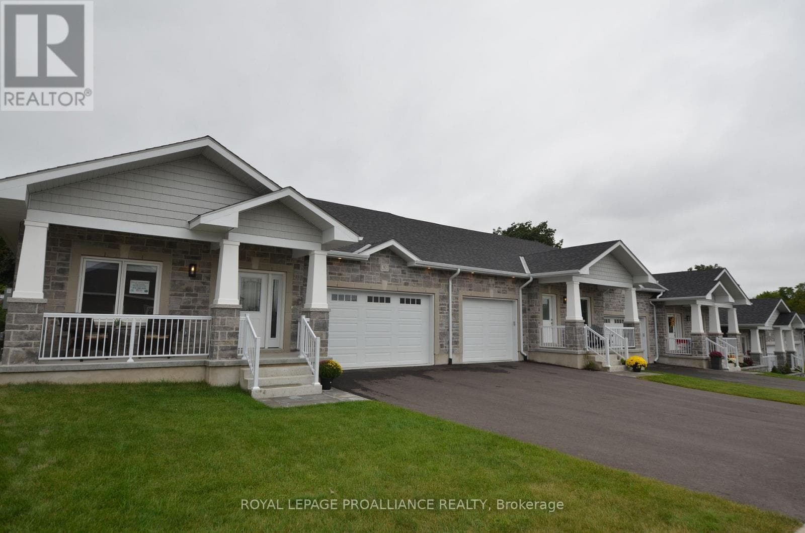 31 DOUGLAS MARSHALL CRESCENT in