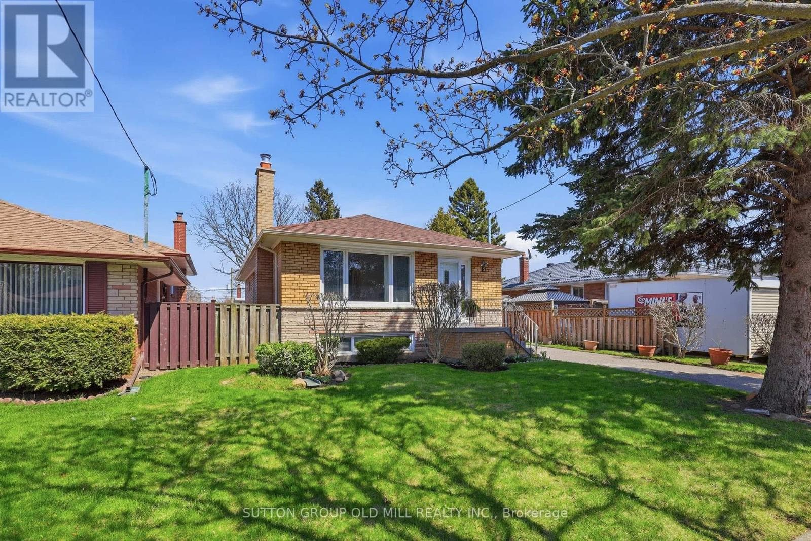5 GREYABBEY TRAIL in Guildwood