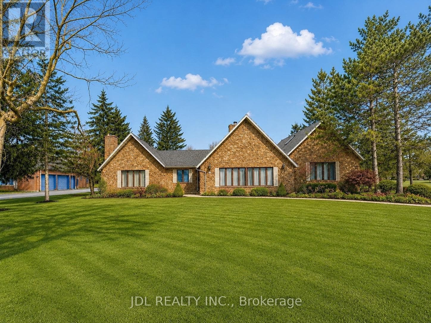 2033 NIAGARA RIVER PARKWAY in