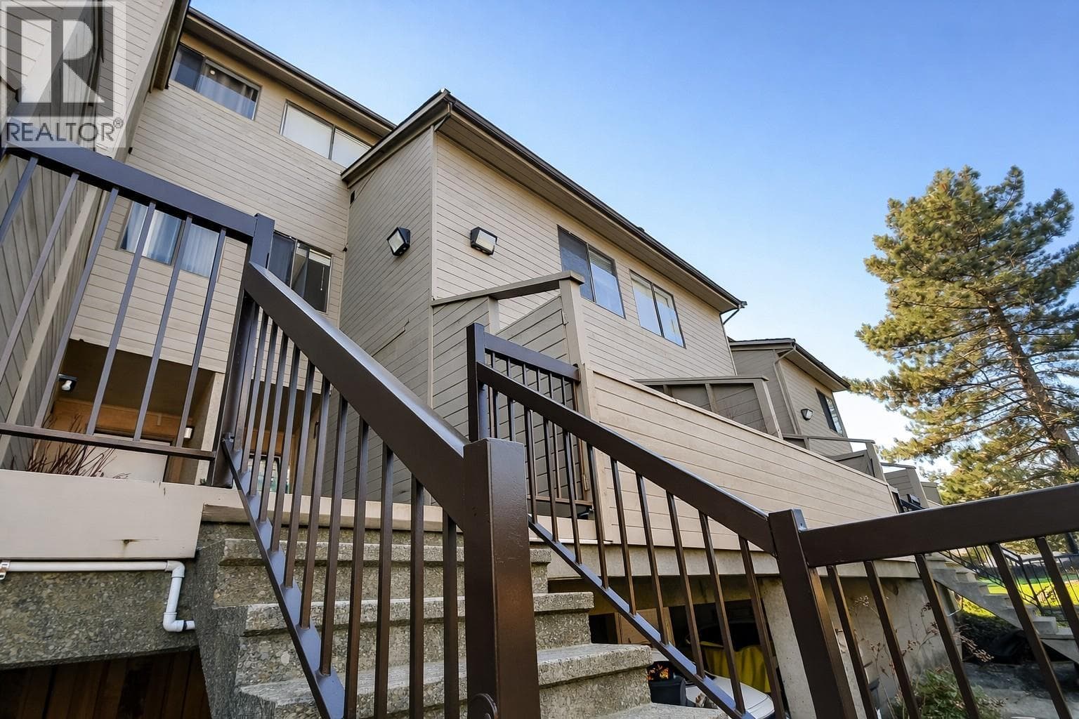 214 8140 COLONIAL DRIVE in Seafair