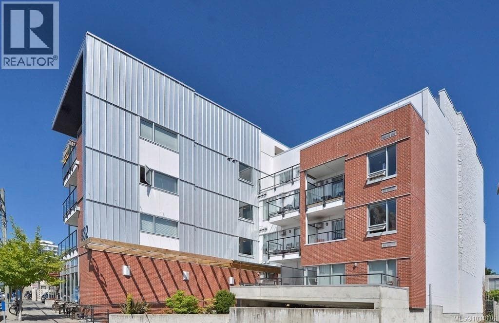 208 932 Johnson St in Downtown